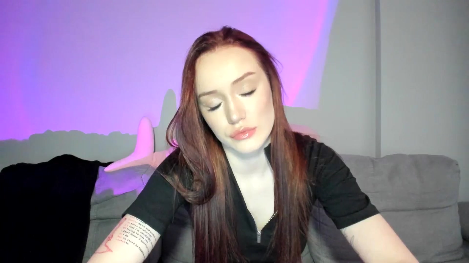 Gallery image thumbnail from IsabellRrose's myfreecams stream on, 04/14/2025, 13:07 image 5 of 20
