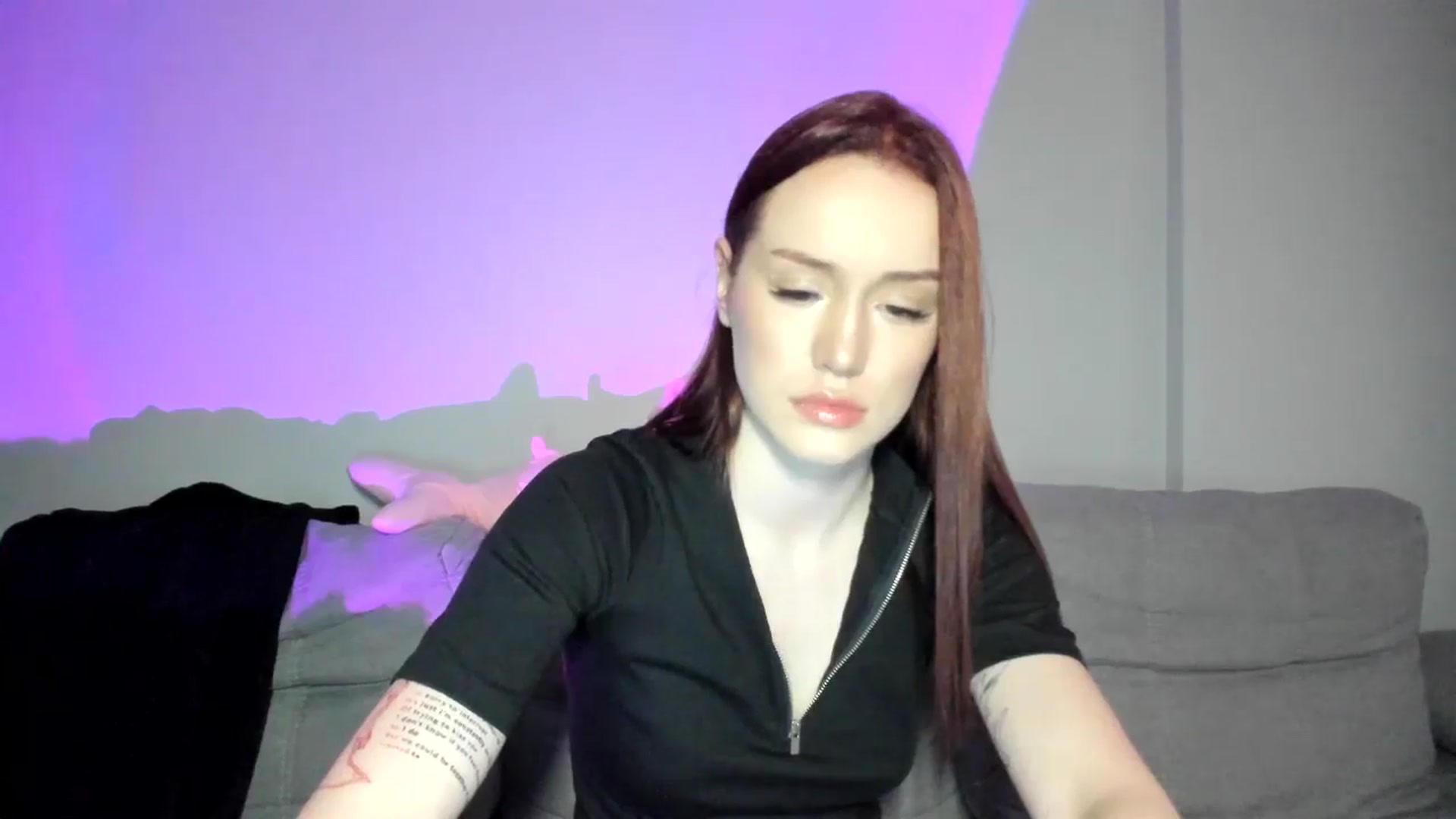 Gallery image thumbnail from IsabellRrose's myfreecams stream on, 04/14/2025, 14:18 image 9 of 20