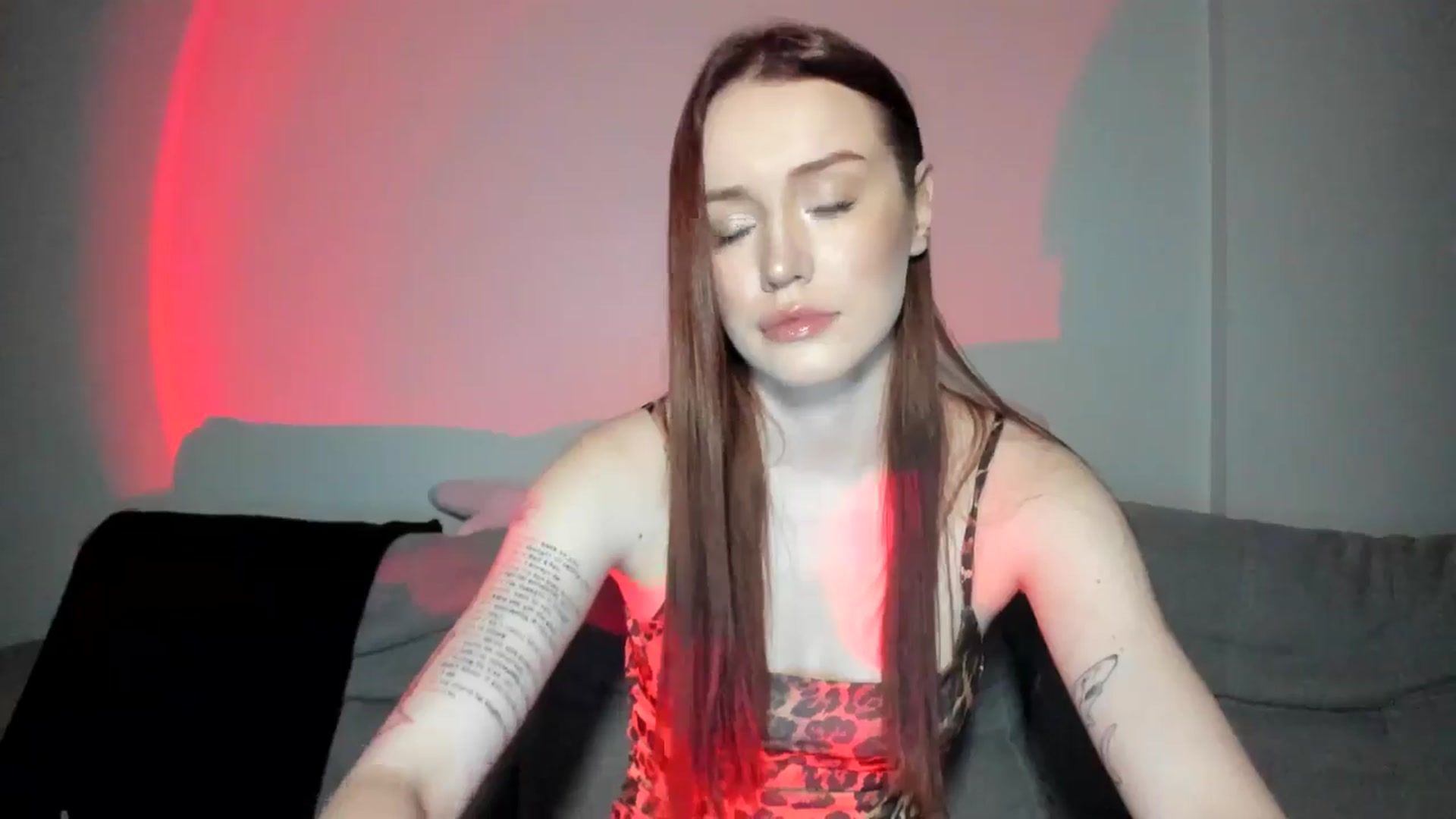 Gallery image thumbnail from IsabellRrose's myfreecams stream on, 04/17/2025, 17:16 image 8 of 20