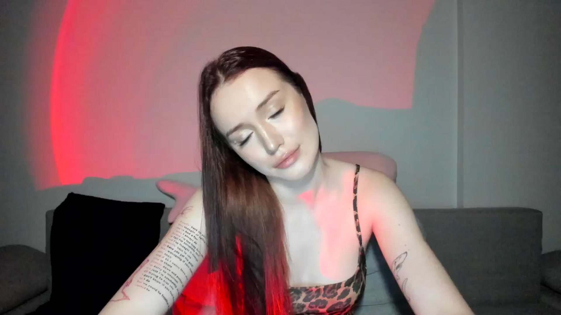 Gallery image thumbnail from IsabellRrose's myfreecams stream on, 04/17/2025, 18:24 image 4 of 20