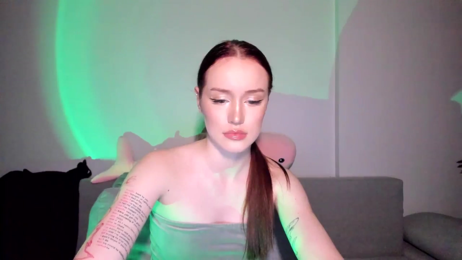 Gallery image thumbnail from IsabellRrose's myfreecams stream on, 04/22/2025, 18:36 image 6 of 20