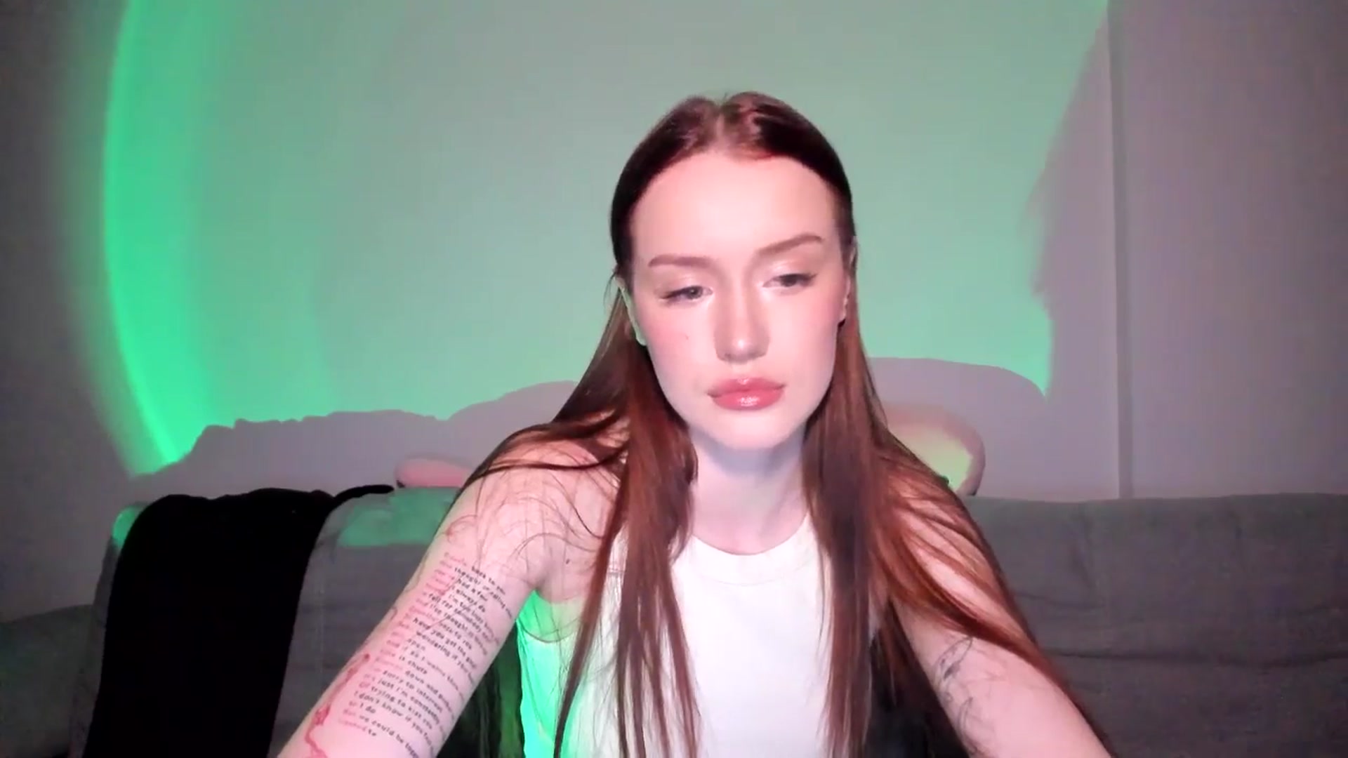 Gallery image thumbnail from IsabellRrose's myfreecams stream on, 04/30/2025, 16:35 image 14 of 20