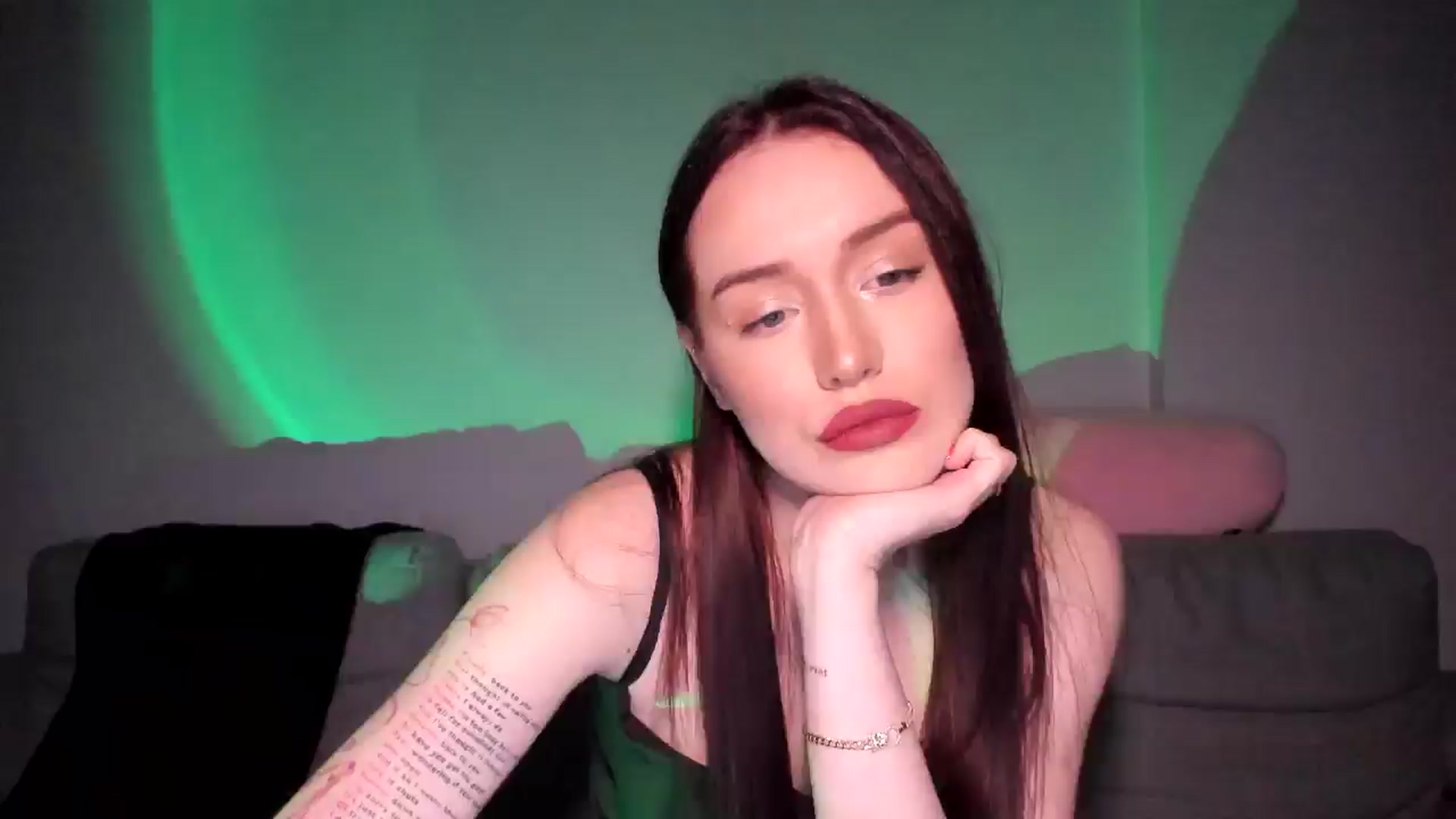 Gallery image thumbnail from IsabellRrose's myfreecams stream on, 05/21/2025, 17:41 image 12 of 20