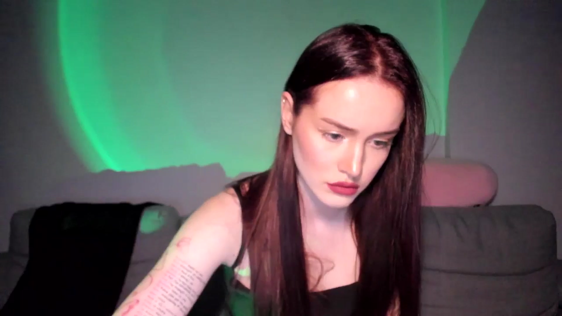 Gallery image thumbnail from IsabellRrose's myfreecams stream on, 05/21/2025, 17:41 image 10 of 20