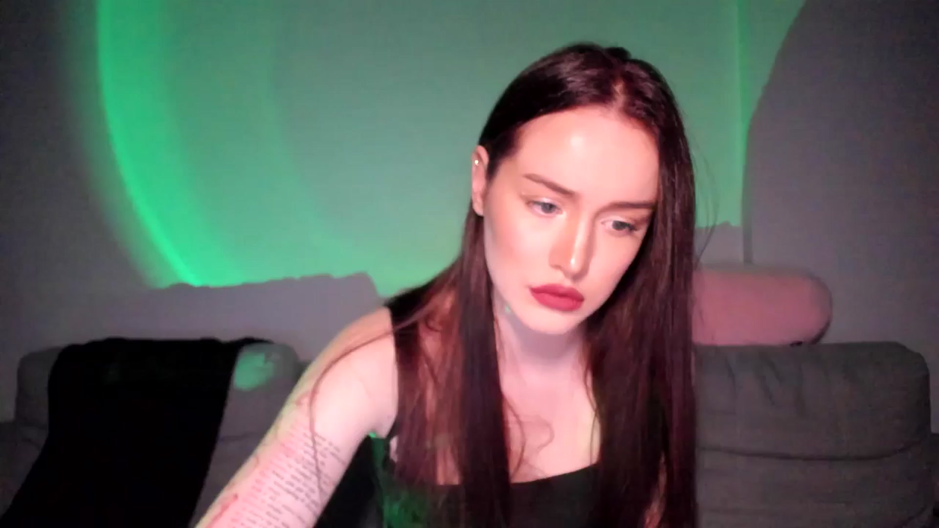 Gallery image thumbnail from IsabellRrose's myfreecams stream on, 05/21/2025, 17:41 image 9 of 20