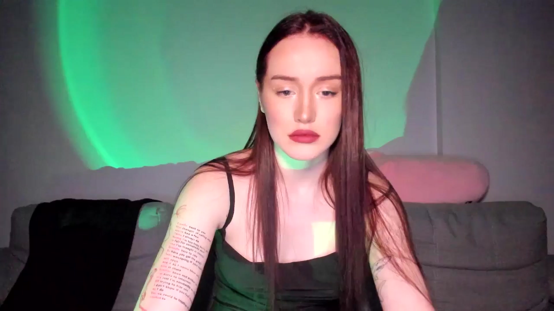 Gallery image thumbnail from IsabellRrose's myfreecams stream on, 05/21/2025, 17:41 image 18 of 20