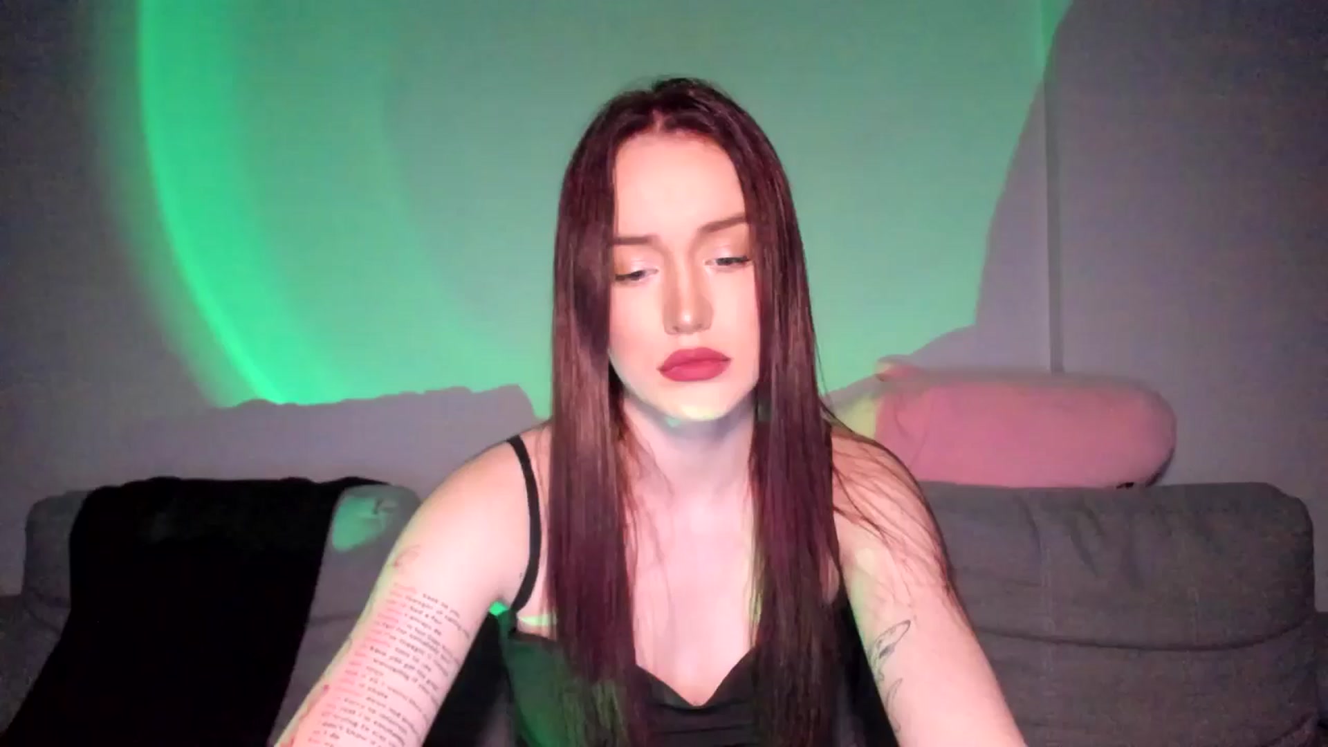 Gallery image thumbnail from IsabellRrose's myfreecams stream on, 05/21/2025, 17:41 image 6 of 20
