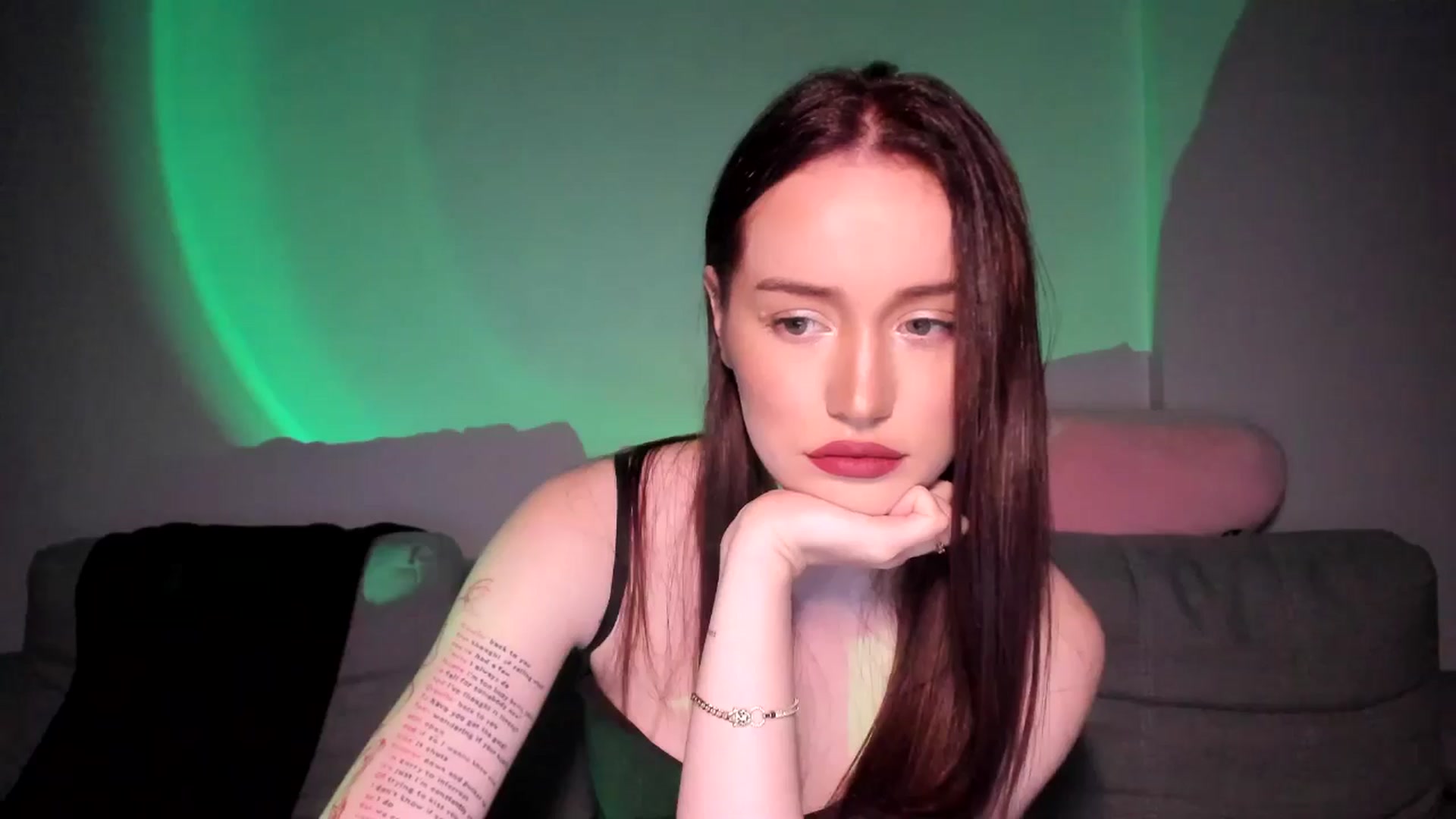Gallery image thumbnail from IsabellRrose's myfreecams stream on, 05/21/2025, 17:41 image 14 of 20