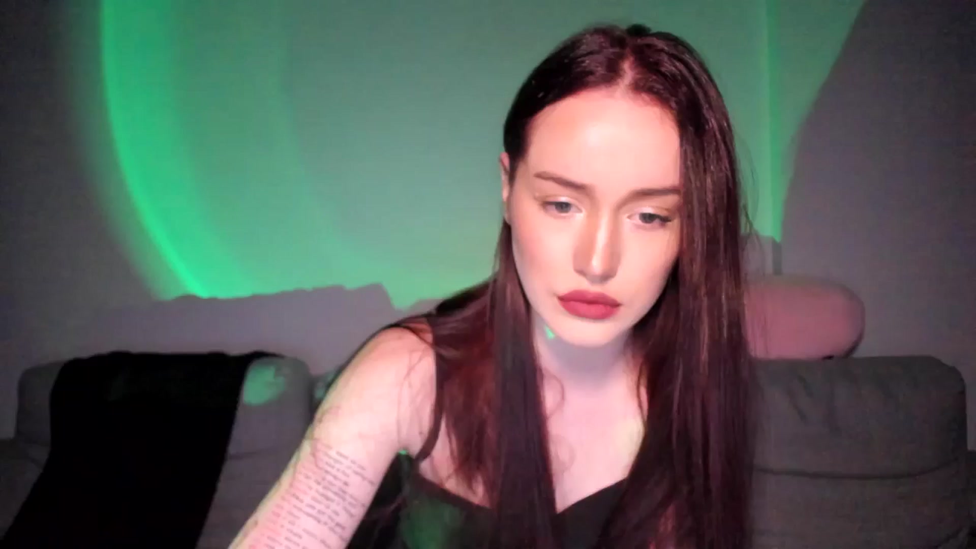 Gallery image thumbnail from IsabellRrose's myfreecams stream on, 05/21/2025, 17:41 image 8 of 20