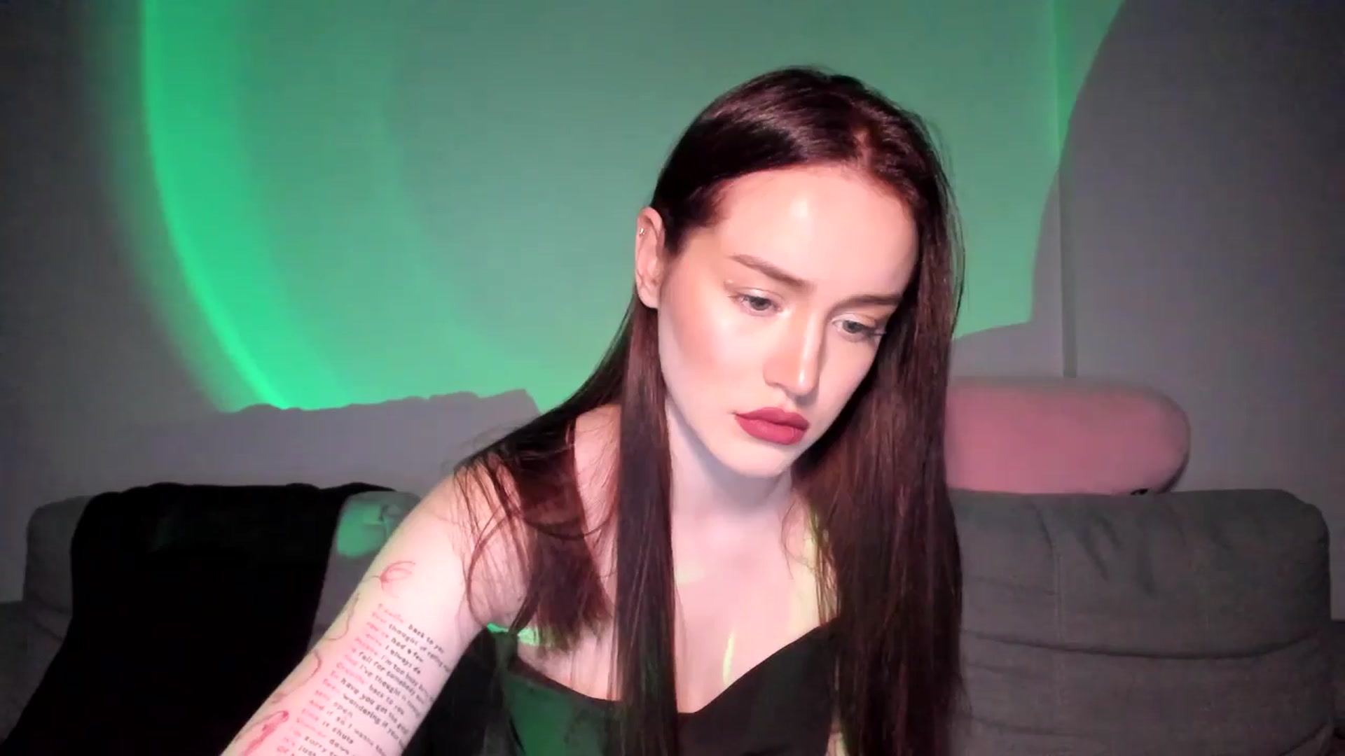Gallery image thumbnail from IsabellRrose's myfreecams stream on, 05/21/2025, 17:41 image 7 of 20