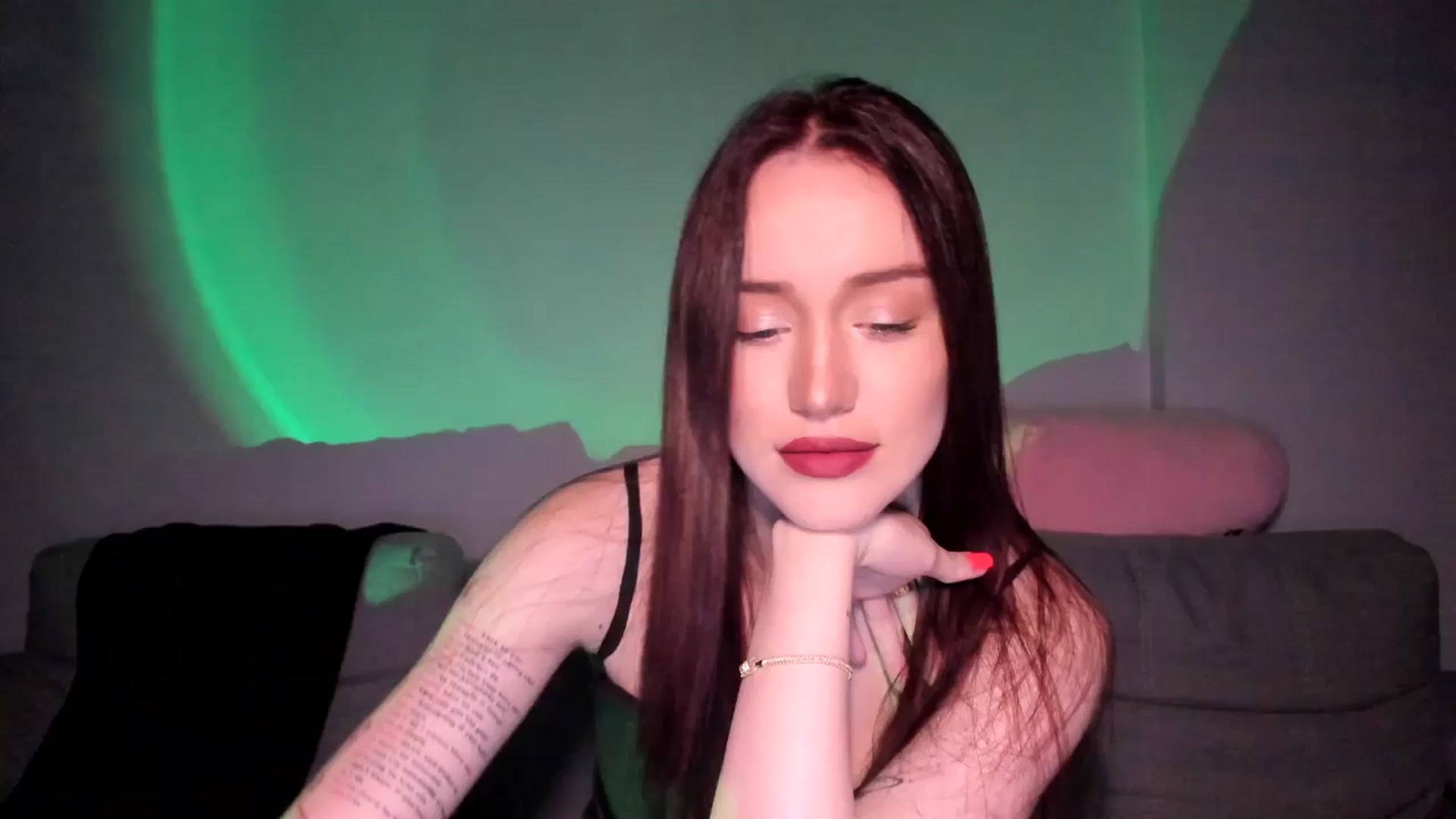 Gallery image thumbnail from IsabellRrose's myfreecams stream on, 05/21/2025, 17:41 image 3 of 20