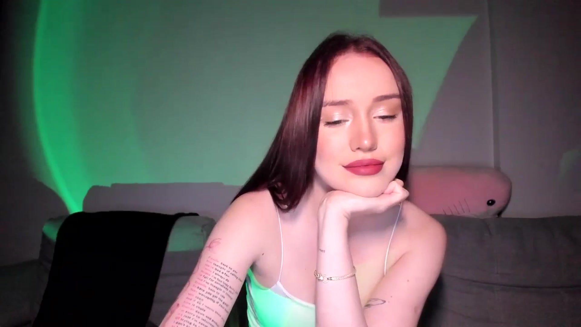 Gallery image thumbnail from IsabellRrose's myfreecams stream on, 05/26/2025, 17:23 image 6 of 20
