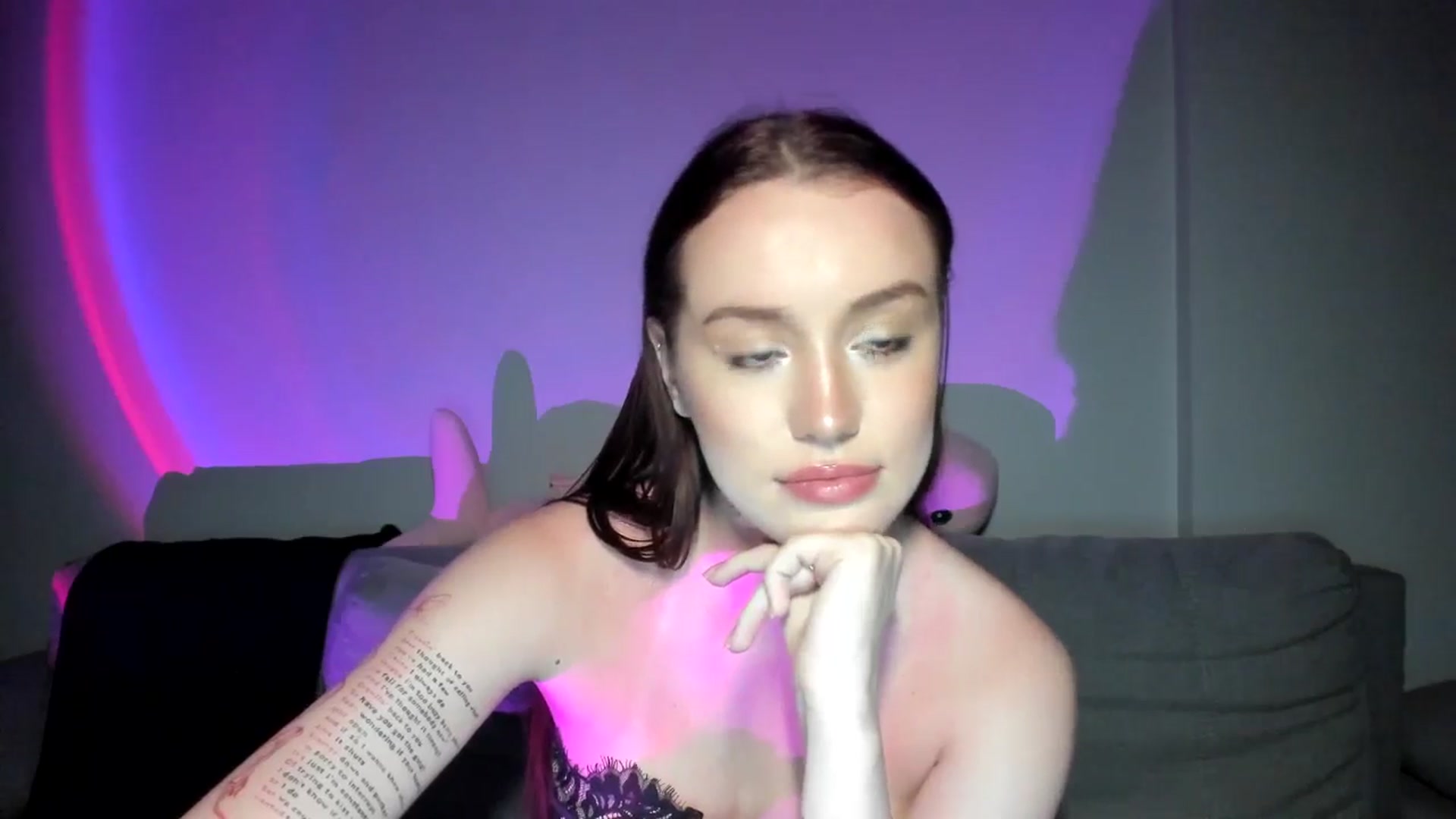 Gallery image thumbnail from IsabellRrose's myfreecams stream on, 06/10/2025, 18:28 image 15 of 20
