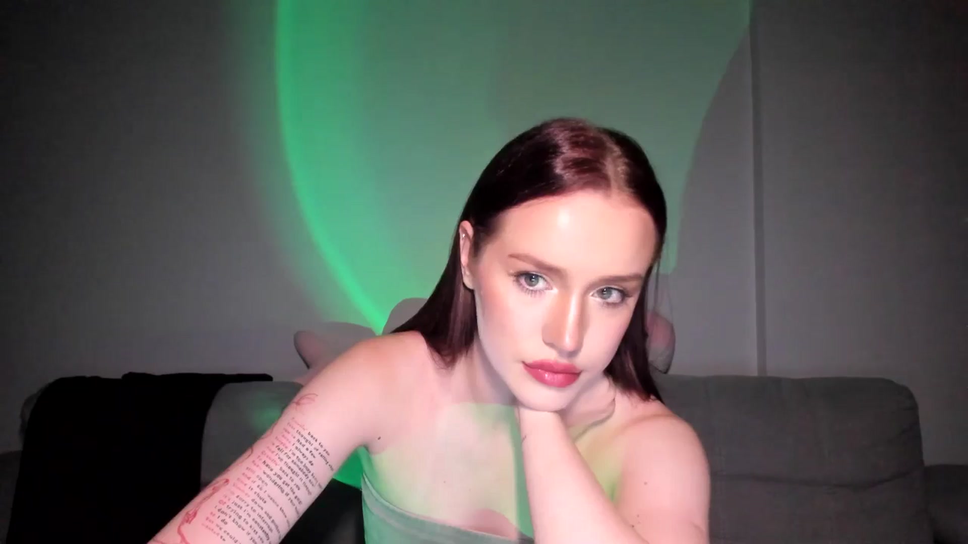 Gallery image thumbnail from IsabellRrose's myfreecams stream on, 06/15/2025, 17:38 image 14 of 20