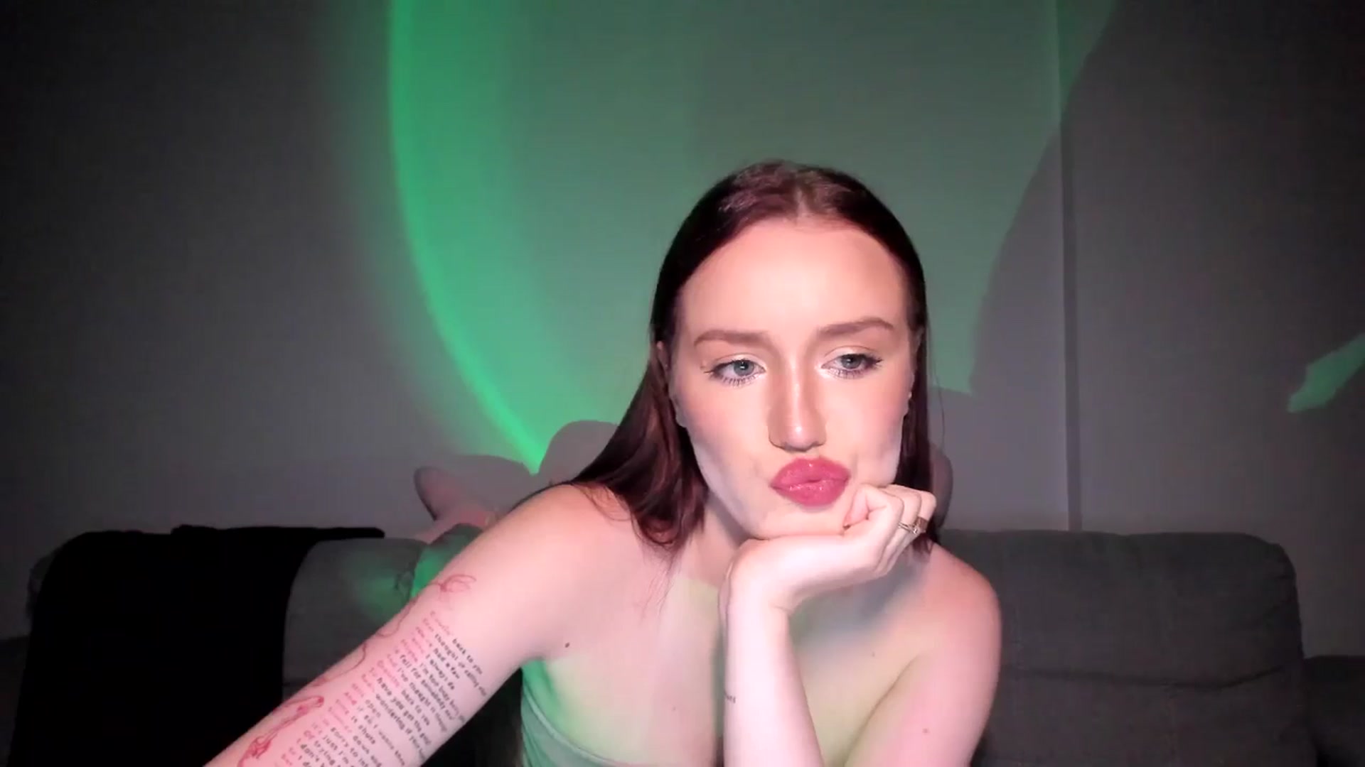 Gallery image thumbnail from IsabellRrose's myfreecams stream on, 06/15/2025, 17:38 image 17 of 20
