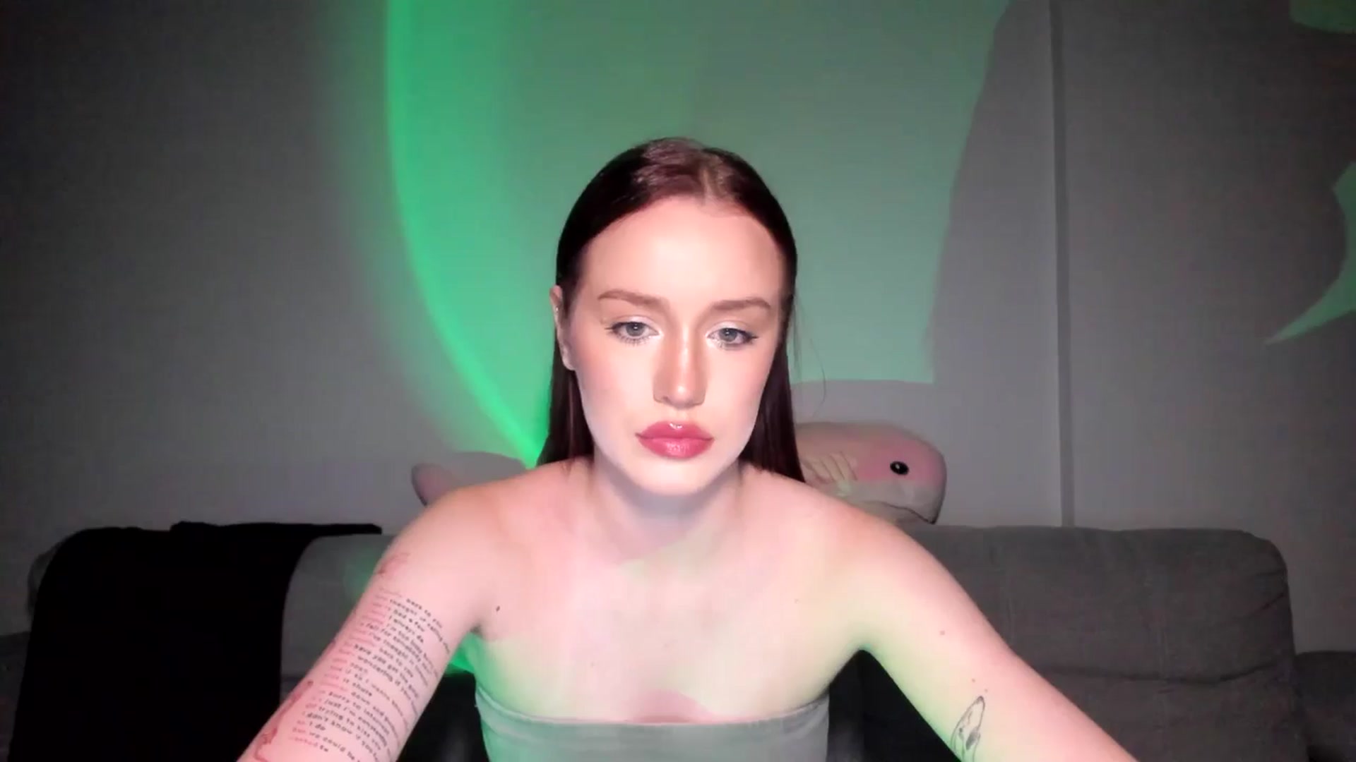Gallery image thumbnail from IsabellRrose's myfreecams stream on, 06/15/2025, 17:38 image 12 of 20
