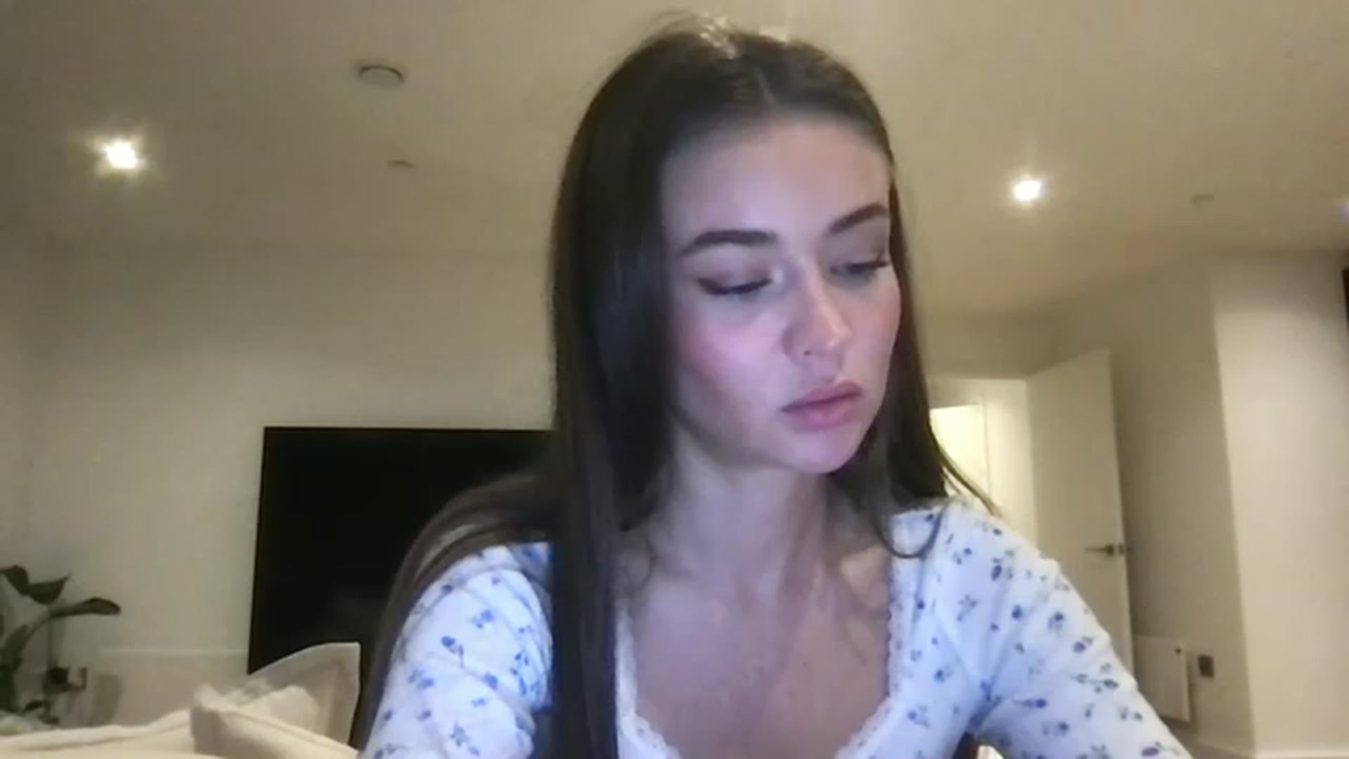 Gallery image thumbnail from Isabella0's myfreecams stream on, 03/01/2023, 18:54 image 18 of 20