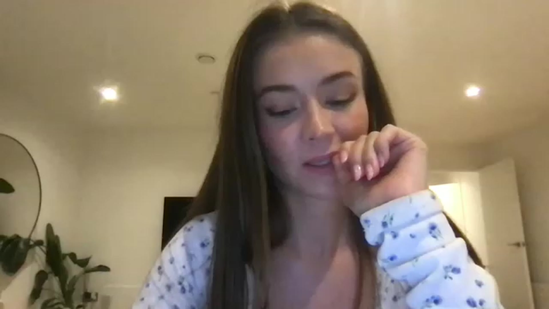 Gallery image thumbnail from Isabella0's myfreecams stream on, 03/01/2023, 18:54 image 8 of 20