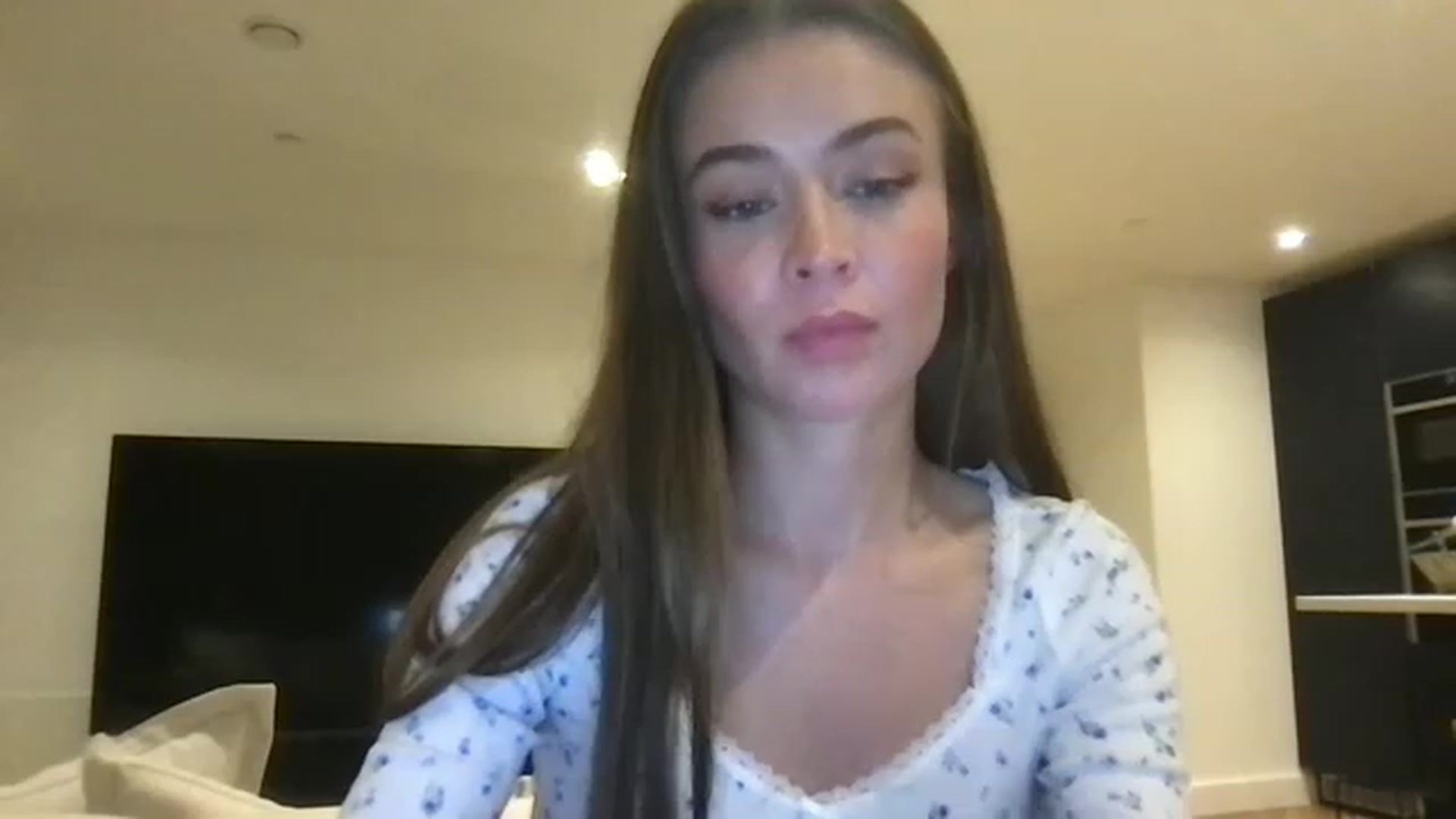 Gallery image thumbnail from Isabella0's myfreecams stream on, 03/01/2023, 20:14 image 2 of 20