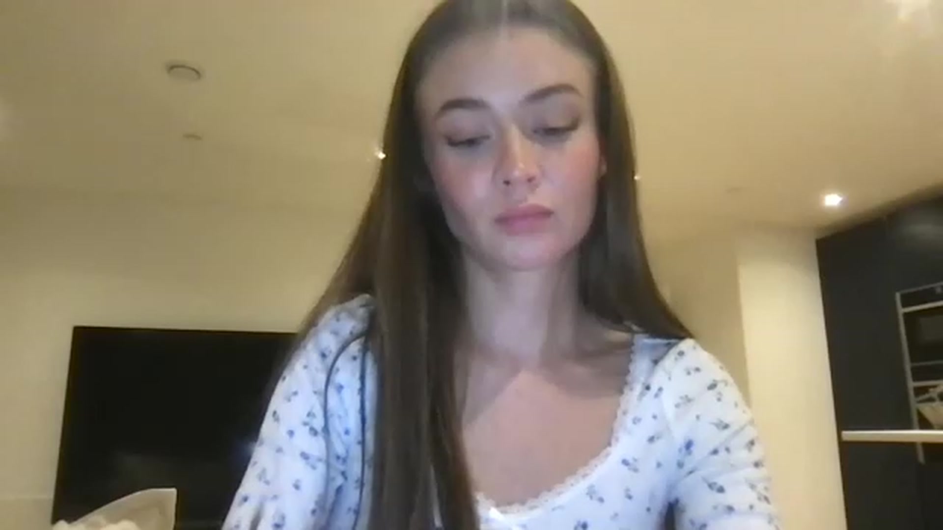 Gallery image thumbnail from Isabella0's myfreecams stream on, 03/01/2023, 20:14 image 5 of 20