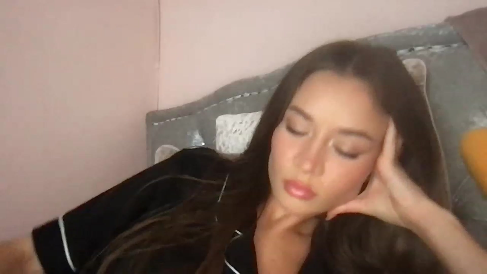 Gallery image thumbnail from Isabella0's myfreecams stream on, 08/13/2023, 20:32 image 5 of 20