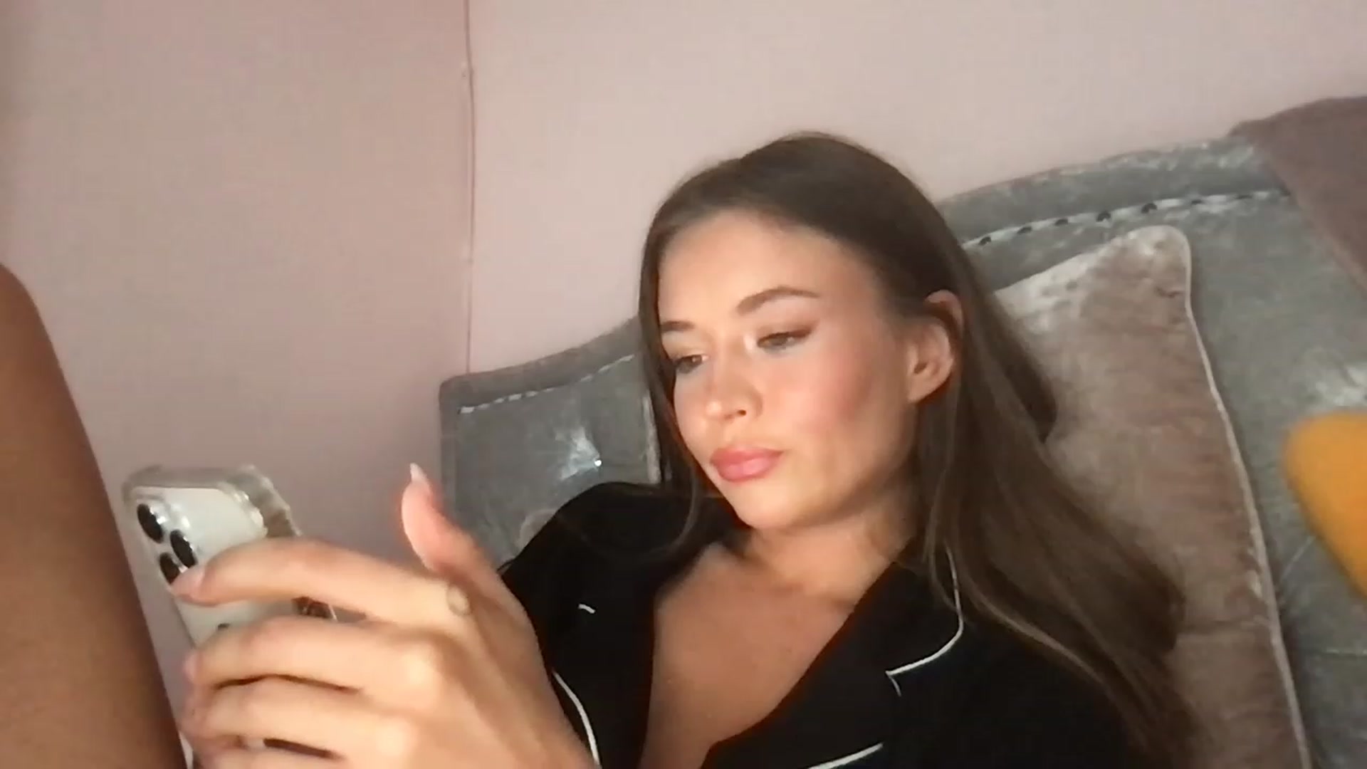Gallery image thumbnail from Isabella0's myfreecams stream on, 08/13/2023, 20:32 image 10 of 20