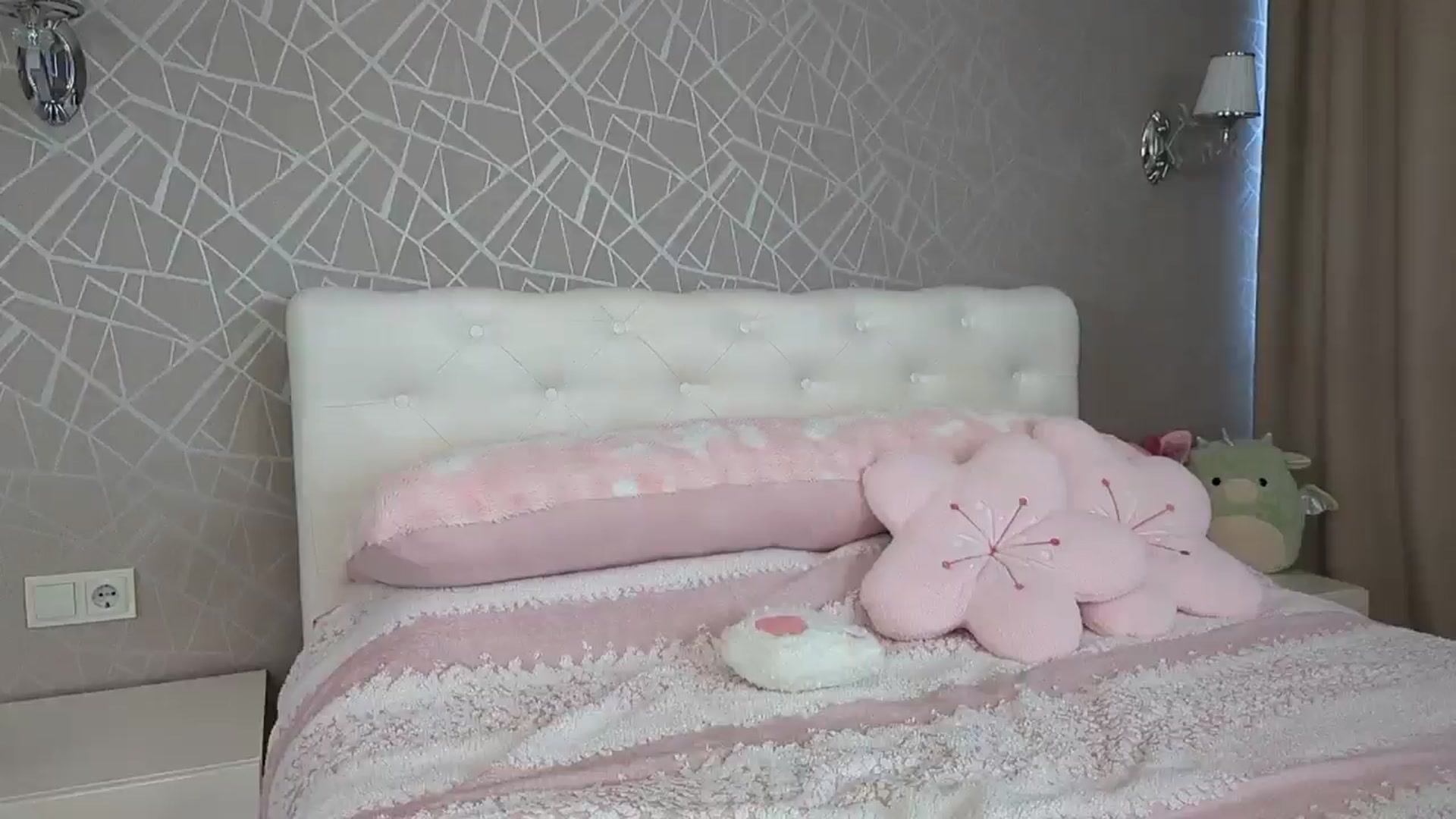 Gallery image thumbnail from IsabellaBliss's myfreecams stream on, 04/26/2026, 09:58 image 18 of 20