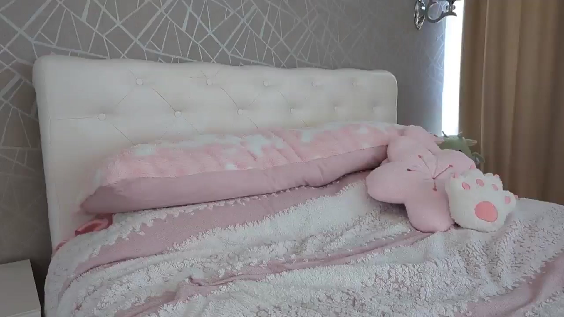 Gallery image thumbnail from IsabellaBliss's myfreecams stream on, 04/27/2026, 13:40 image 8 of 20