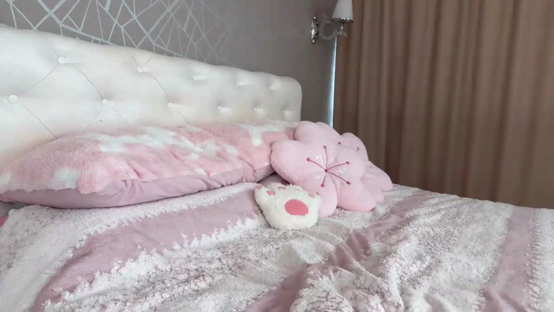 Gallery image thumbnail from IsabellaBliss's myfreecams stream on, 05/21/2026, 12:12 image 13 of 20