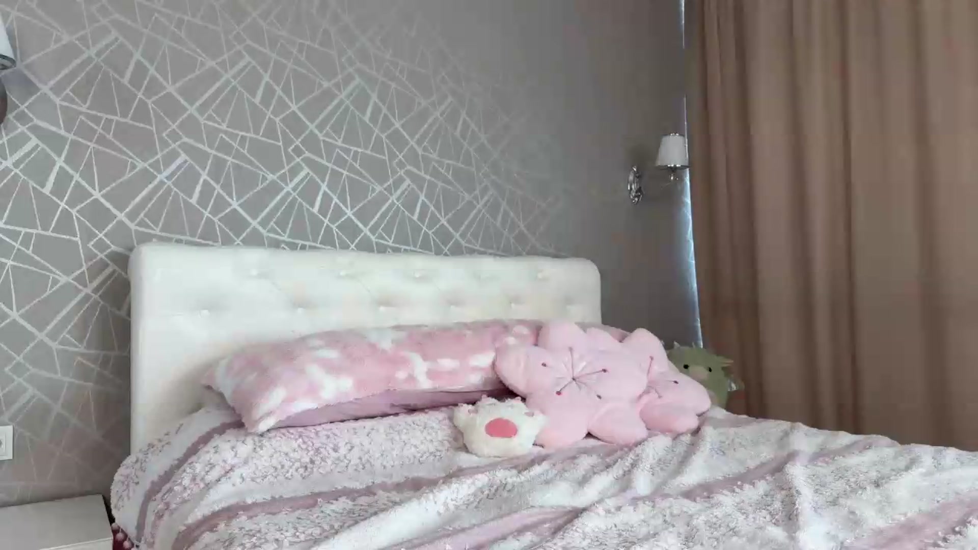 Gallery image thumbnail from IsabellaBliss's myfreecams stream on, 05/22/2026, 09:36 image 7 of 20