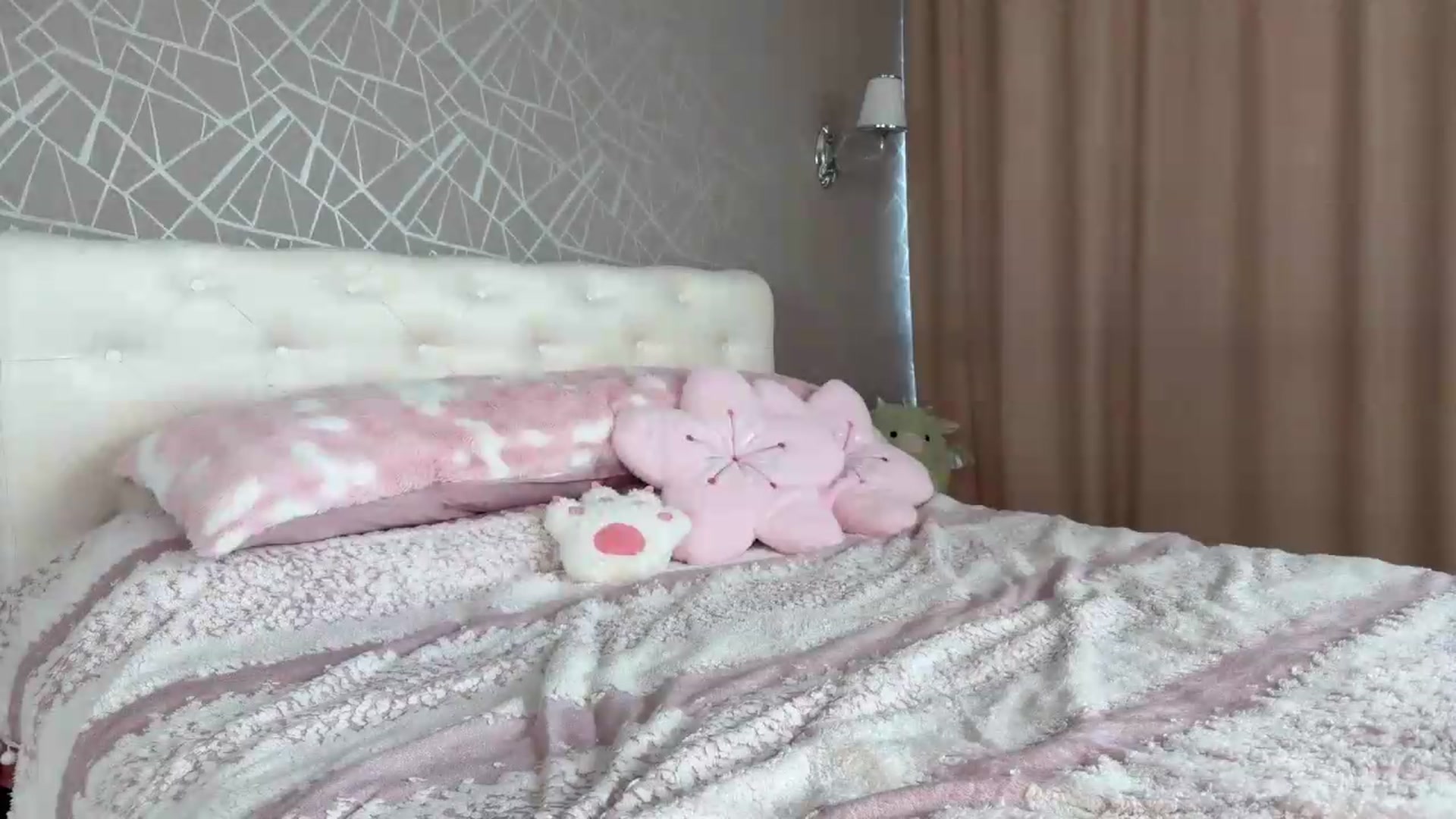 Gallery image thumbnail from IsabellaBliss's myfreecams stream on, 05/22/2026, 09:36 image 18 of 20