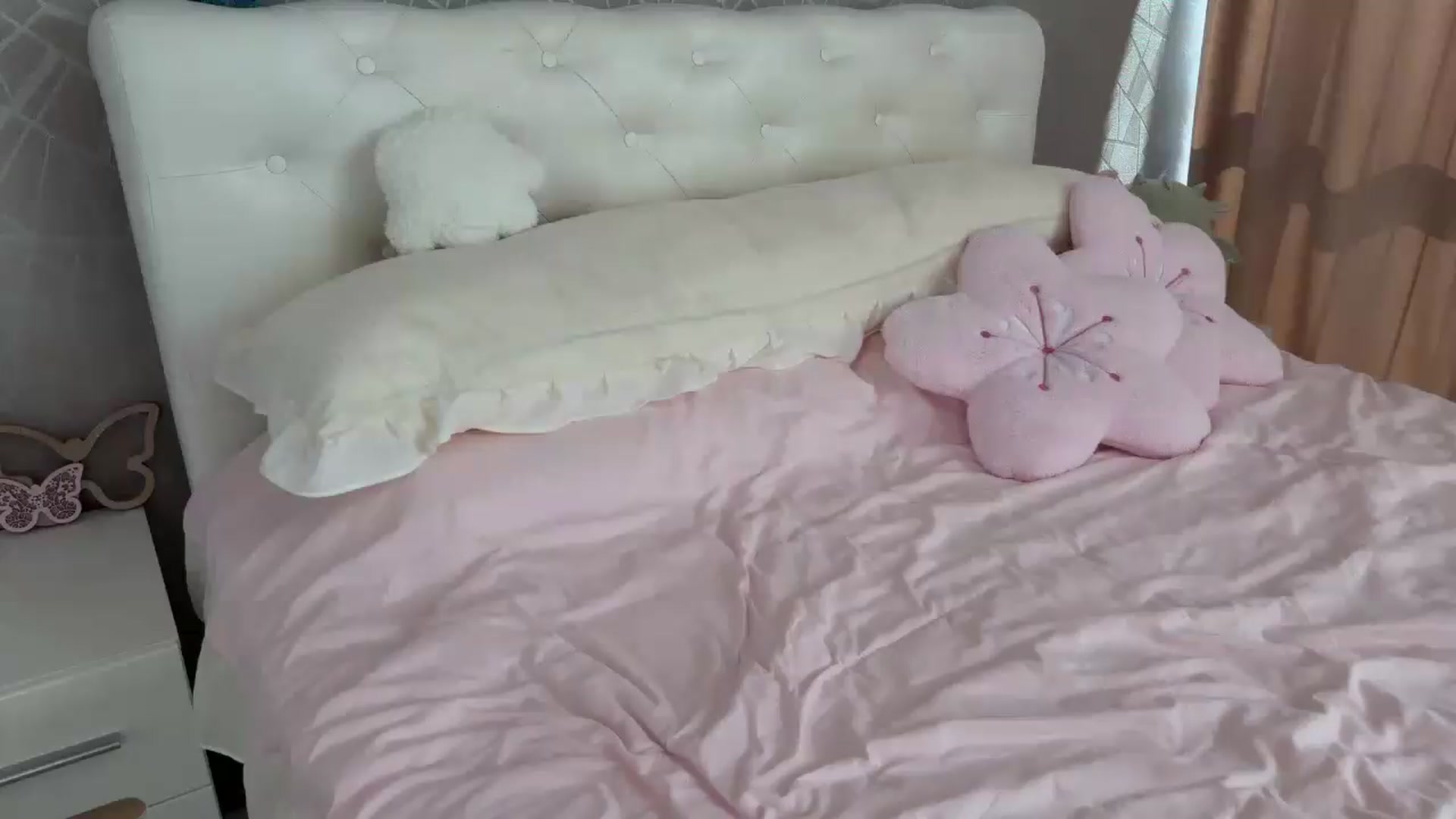 Gallery image thumbnail from IsabellaBliss's myfreecams stream on, 05/27/2026, 13:34 image 15 of 20