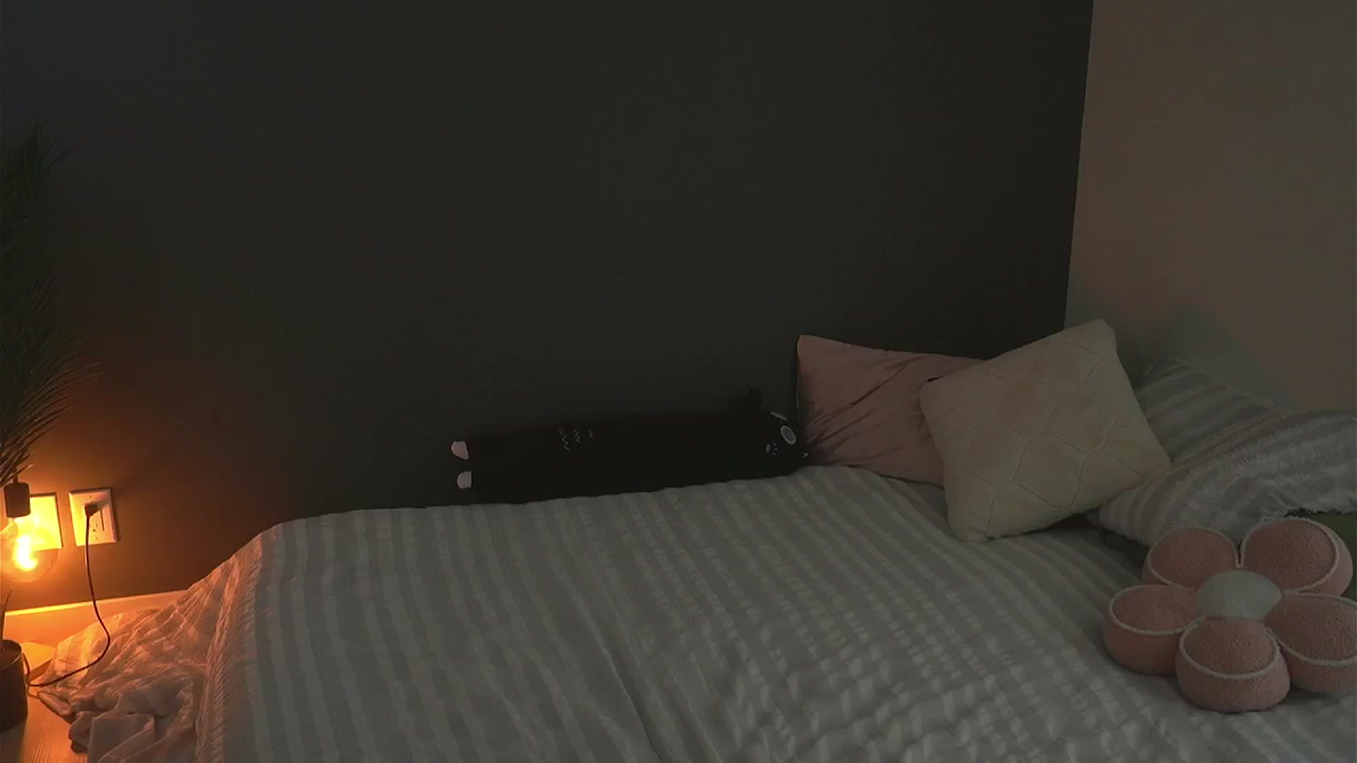 Gallery image thumbnail from Isabella_7's myfreecams stream on, 05/03/2024, 22:15 image 4 of 20