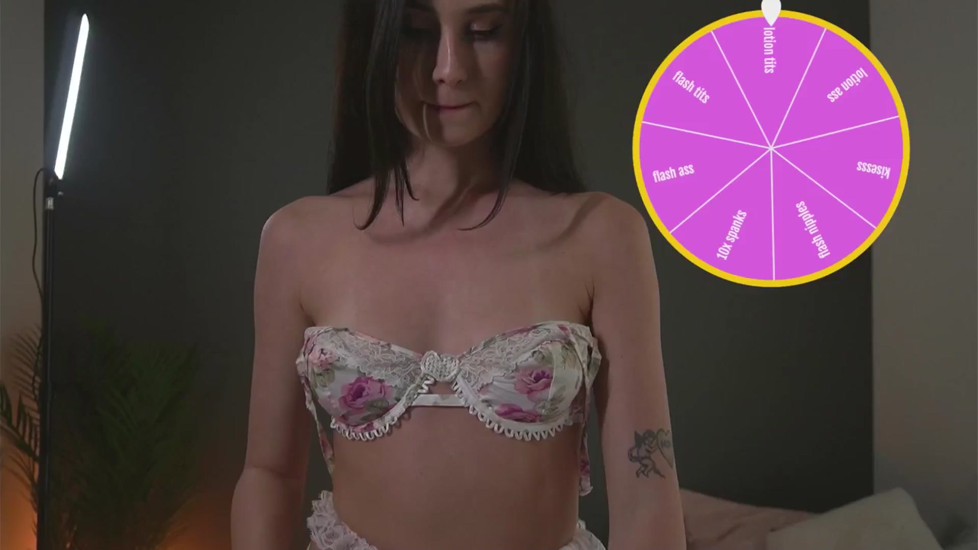 Gallery image thumbnail from Isabella_7's myfreecams stream on, 05/04/2024, 24:03 image 12 of 20