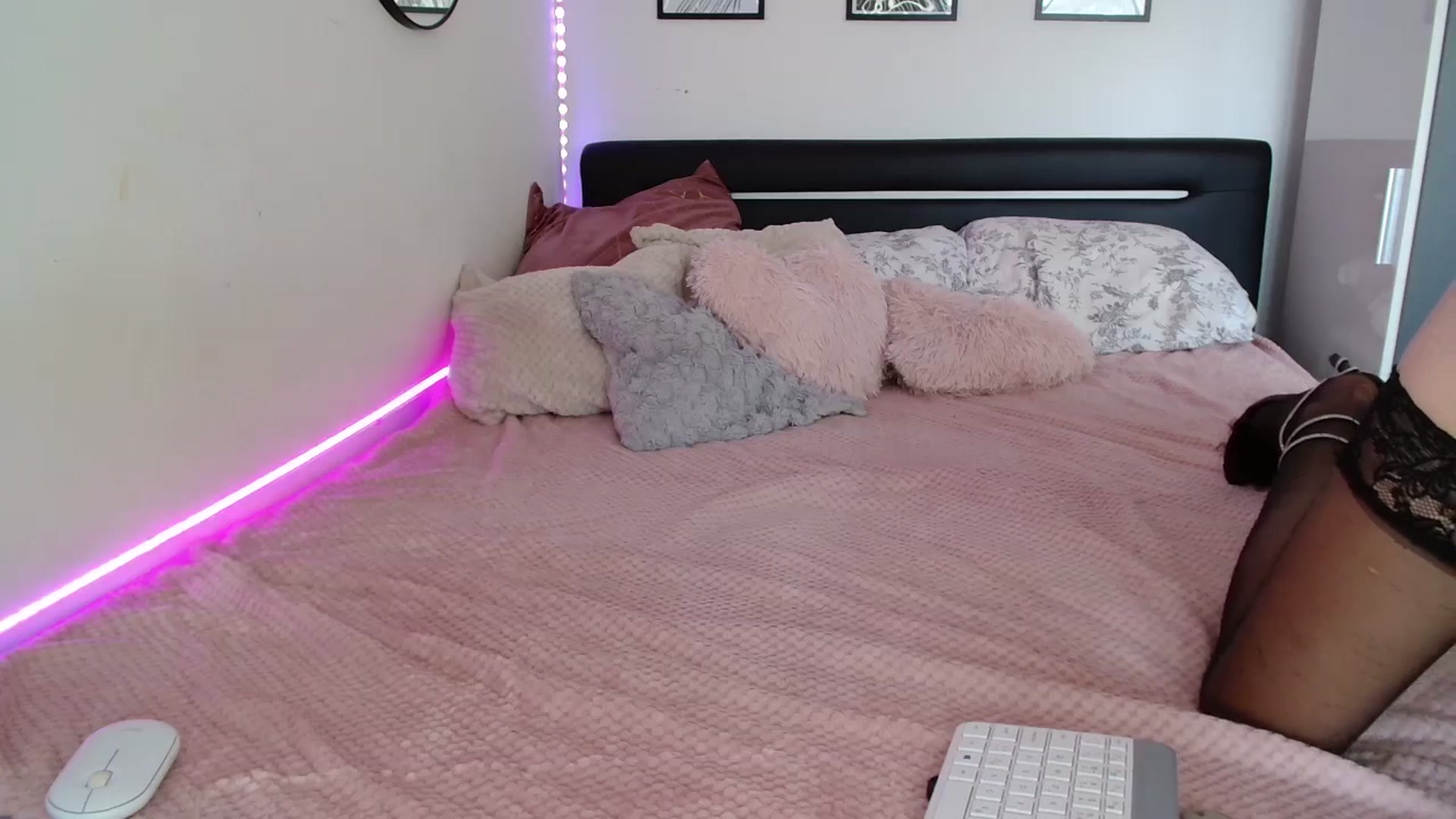 Gallery image thumbnail from Isabella_baby's myfreecams stream on, 06/20/2025, 12:35 image 20 of 20