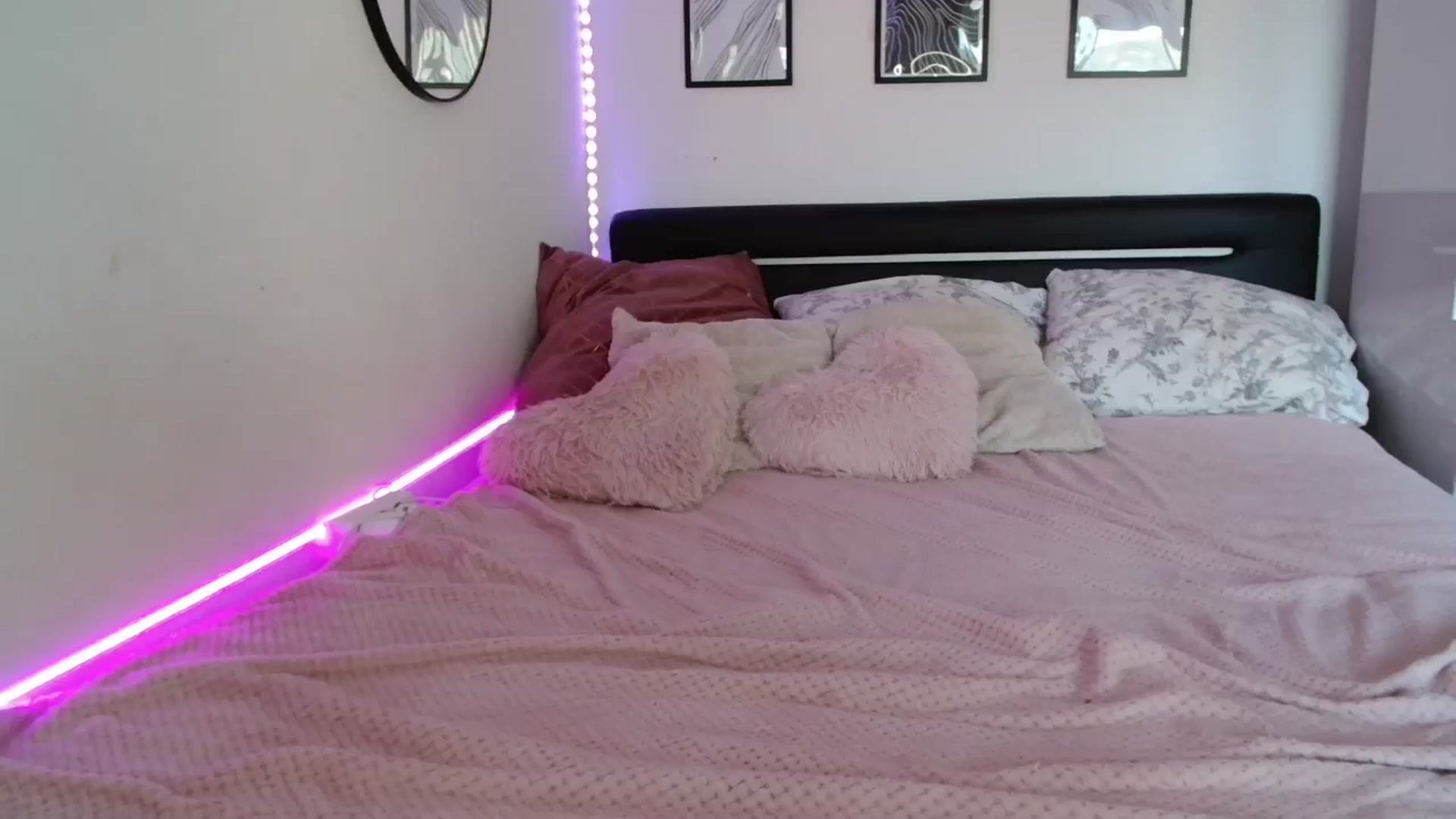 Gallery image thumbnail from Isabella_baby's myfreecams stream on, 06/26/2025, 17:40 image 4 of 20