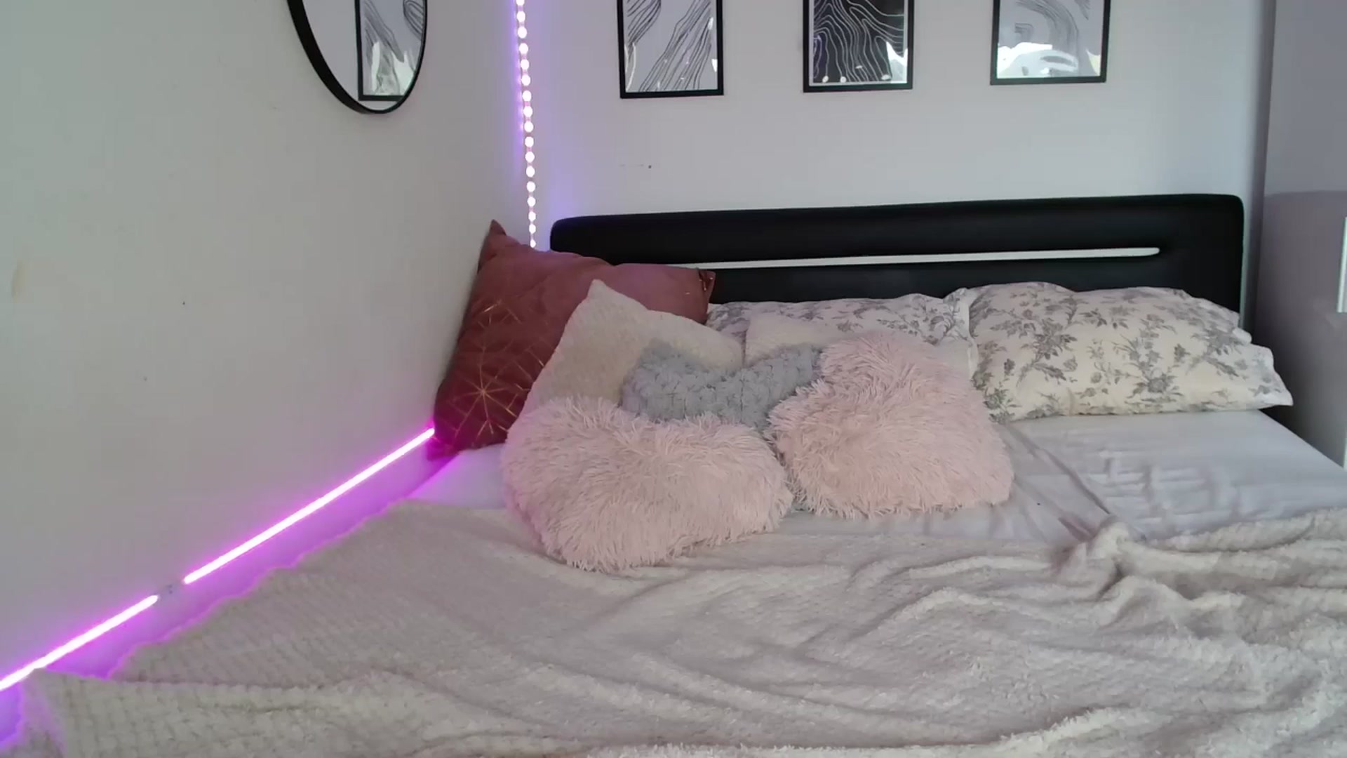 Gallery image thumbnail from Isabella_baby's myfreecams stream on, 07/09/2025, 14:09 image 13 of 20