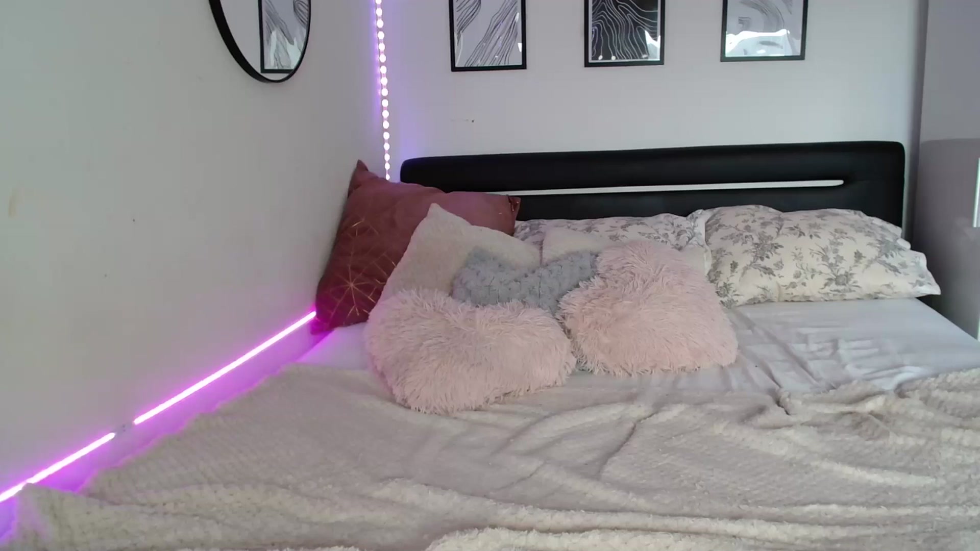 Gallery image thumbnail from Isabella_baby's myfreecams stream on, 07/09/2025, 14:09 image 15 of 20
