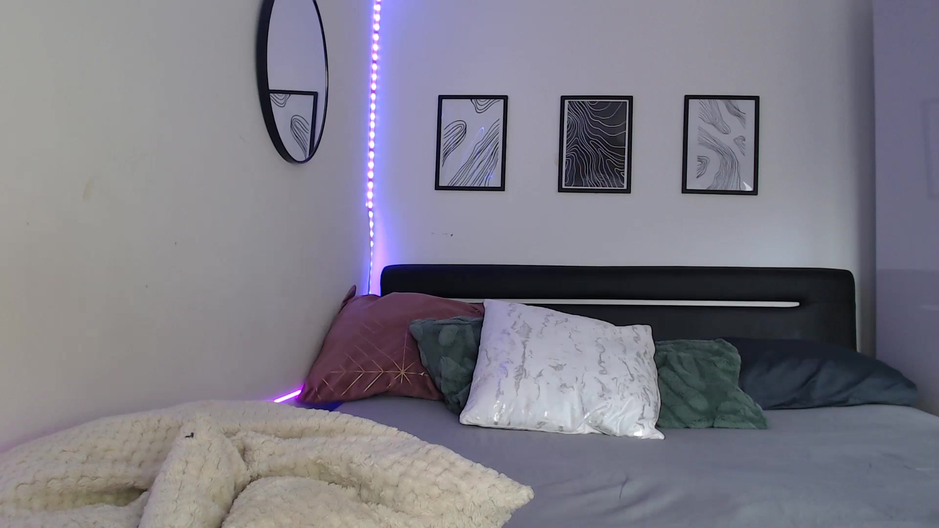 Gallery image thumbnail from Isabella_baby's myfreecams stream on, 07/18/2025, 14:57 image 15 of 20