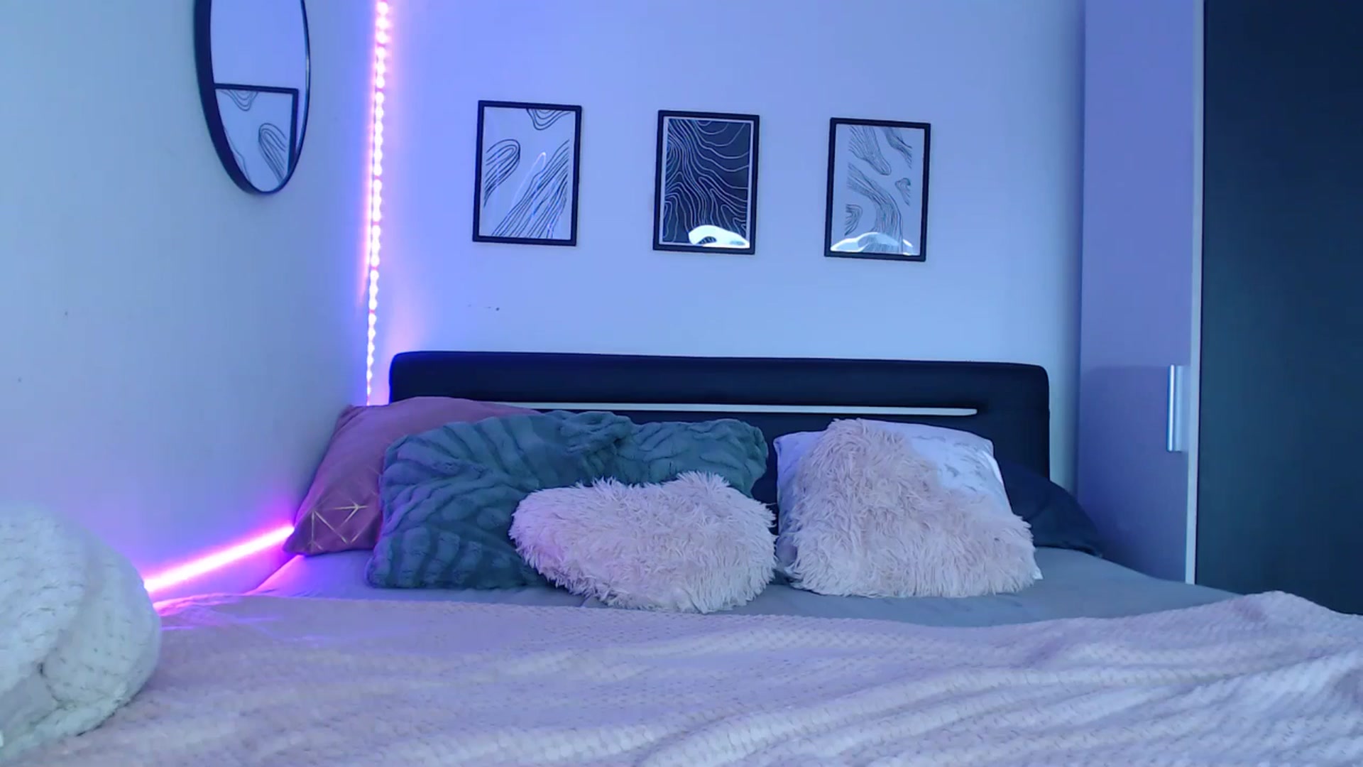 Gallery image thumbnail from Isabella_baby's myfreecams stream on, 08/04/2025, 18:45 image 2 of 20