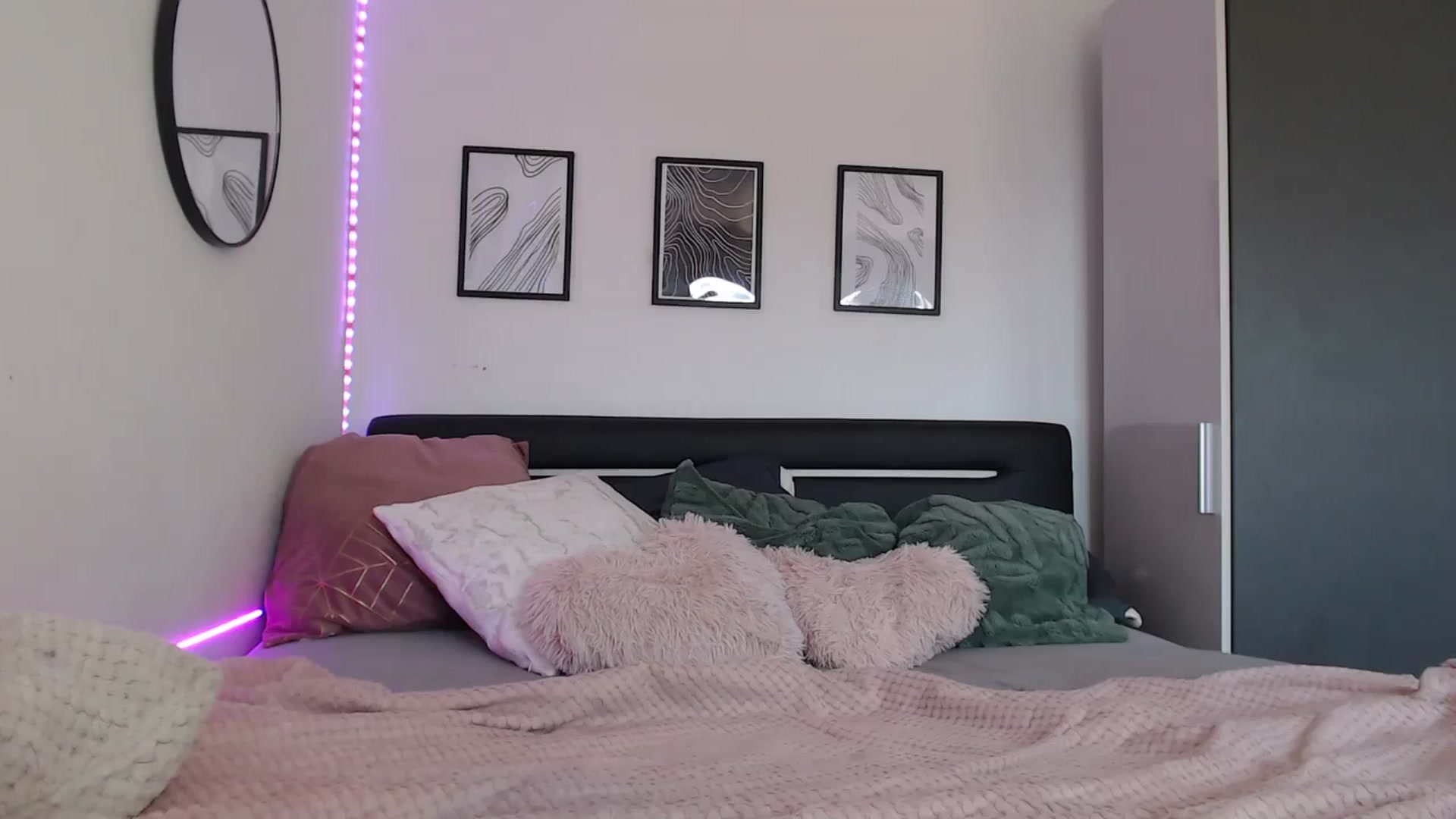 Gallery image thumbnail from Isabella_baby's myfreecams stream on, 08/05/2025, 11:04 image 12 of 20