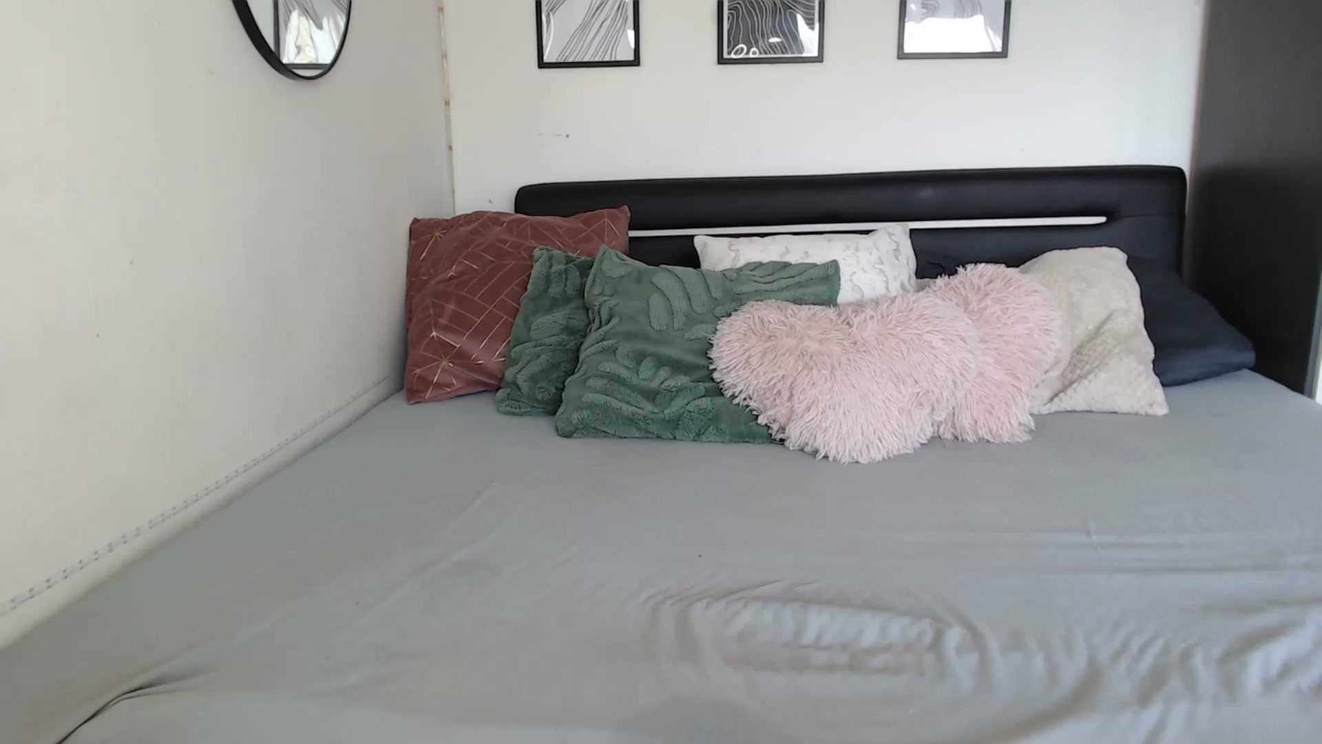 Gallery image thumbnail from Isabella_baby's myfreecams stream on, 08/18/2025, 13:57 image 14 of 20