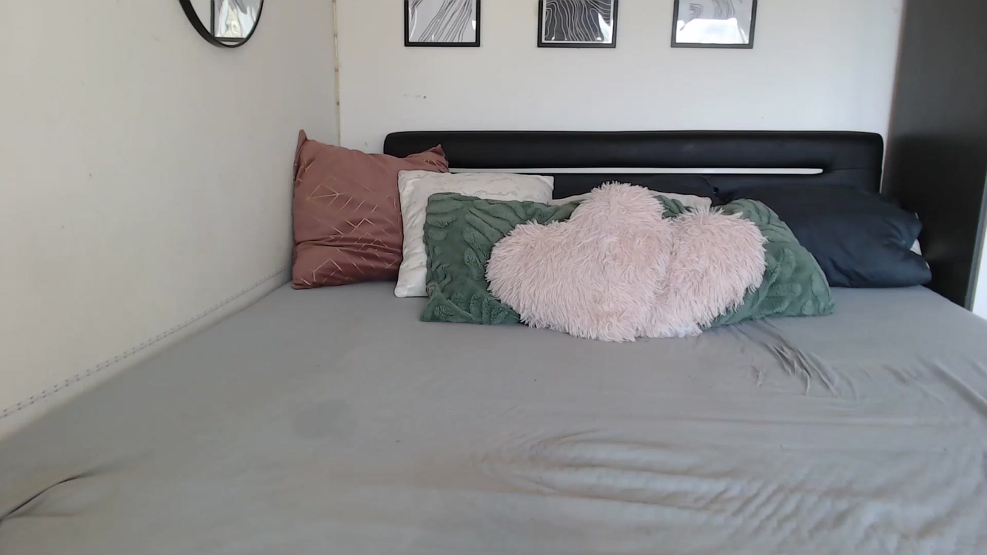 Gallery image thumbnail from Isabella_baby's myfreecams stream on, 08/19/2025, 13:46 image 9 of 20
