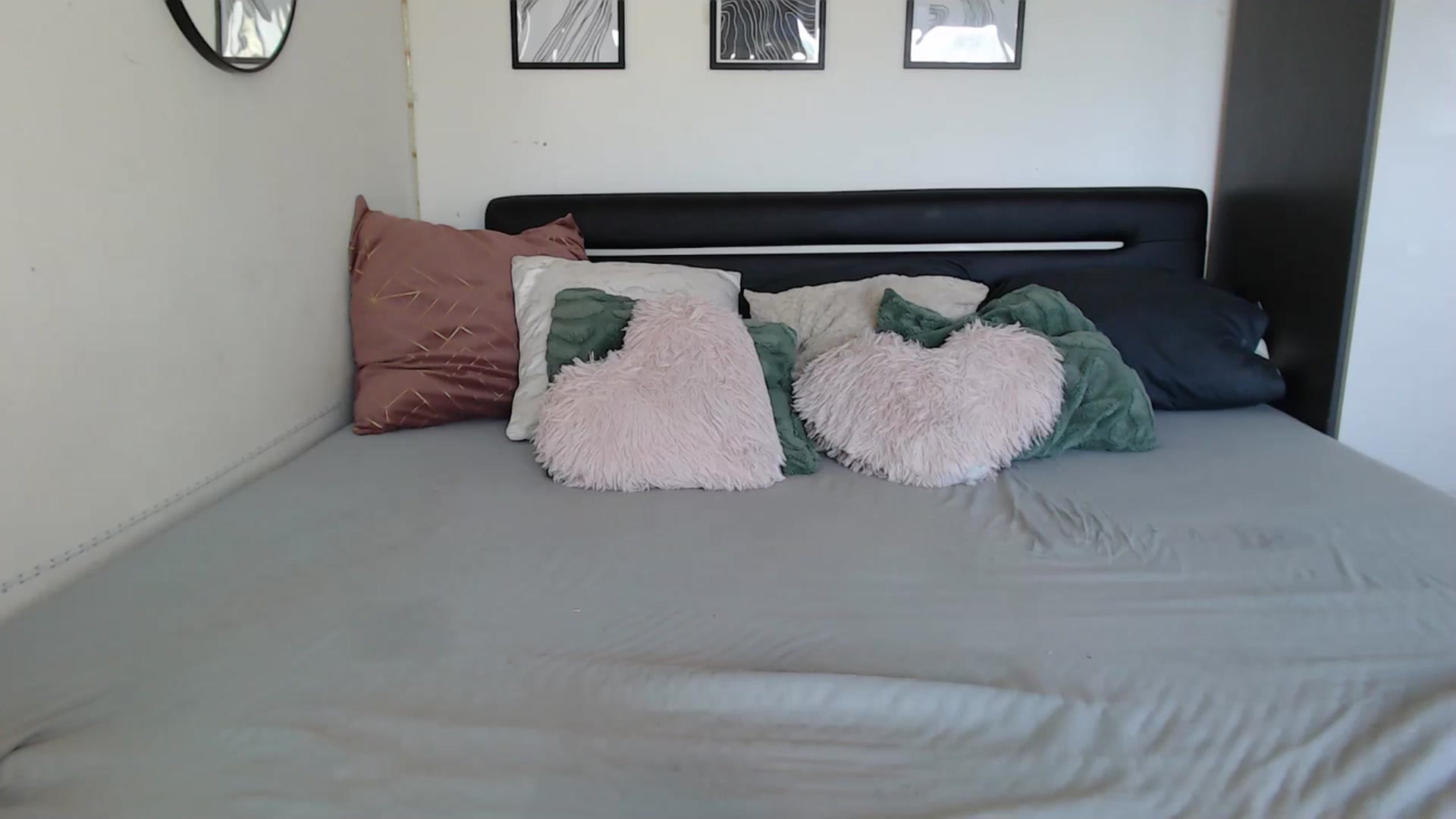 Gallery image thumbnail from Isabella_baby's myfreecams stream on, 08/19/2025, 15:16 image 14 of 20