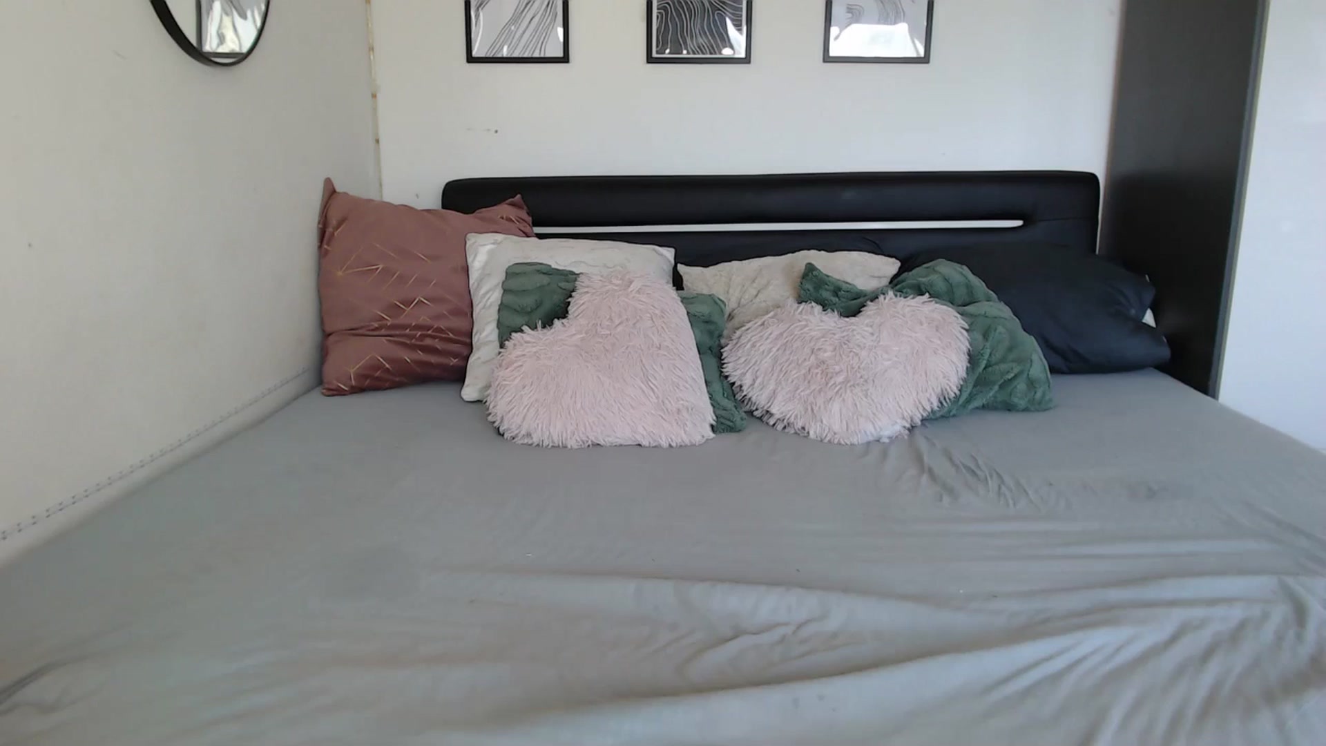 Gallery image thumbnail from Isabella_baby's myfreecams stream on, 08/19/2025, 15:16 image 3 of 20
