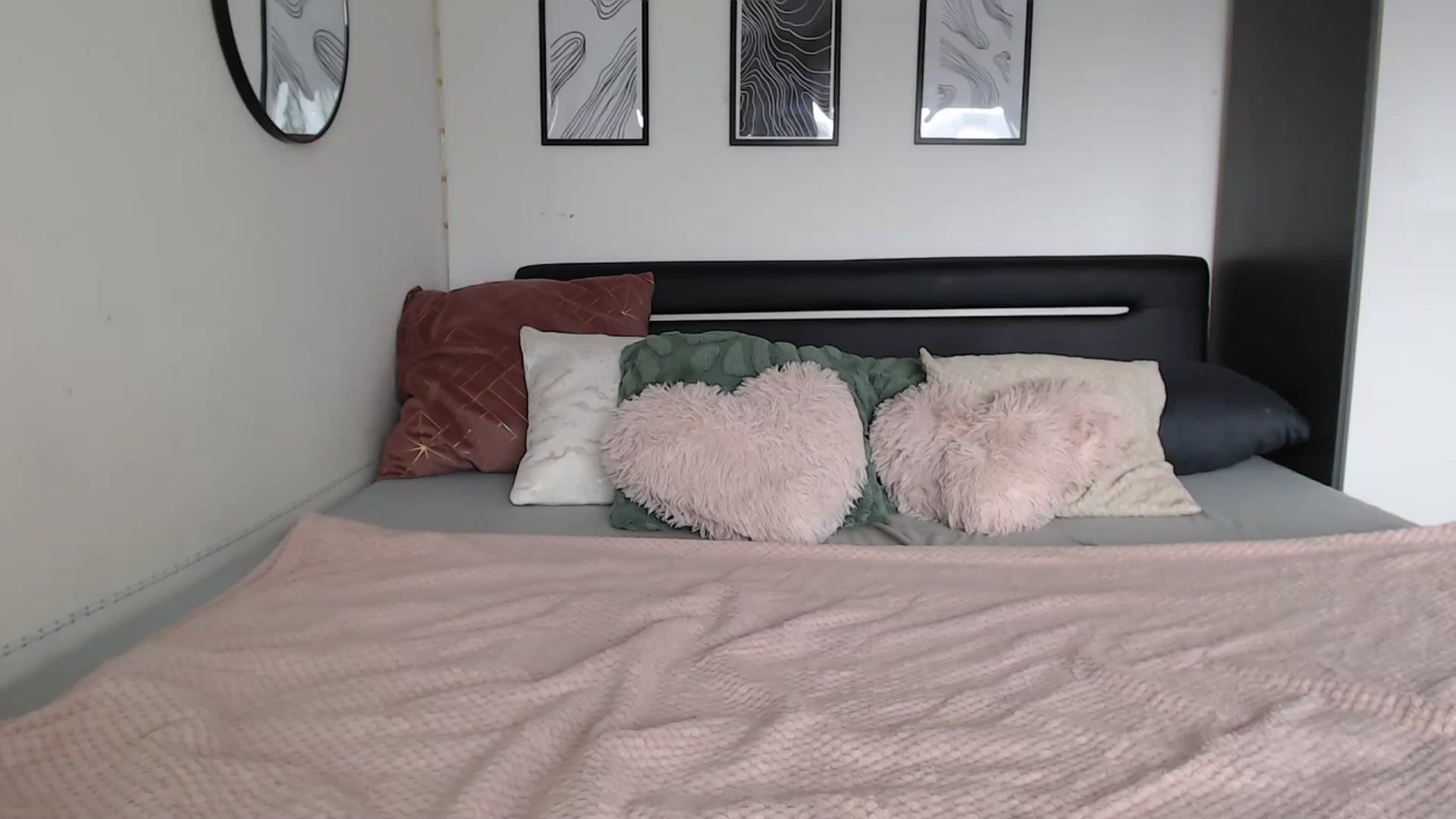 Gallery image thumbnail from Isabella_baby's myfreecams stream on, 08/21/2025, 15:36 image 7 of 20
