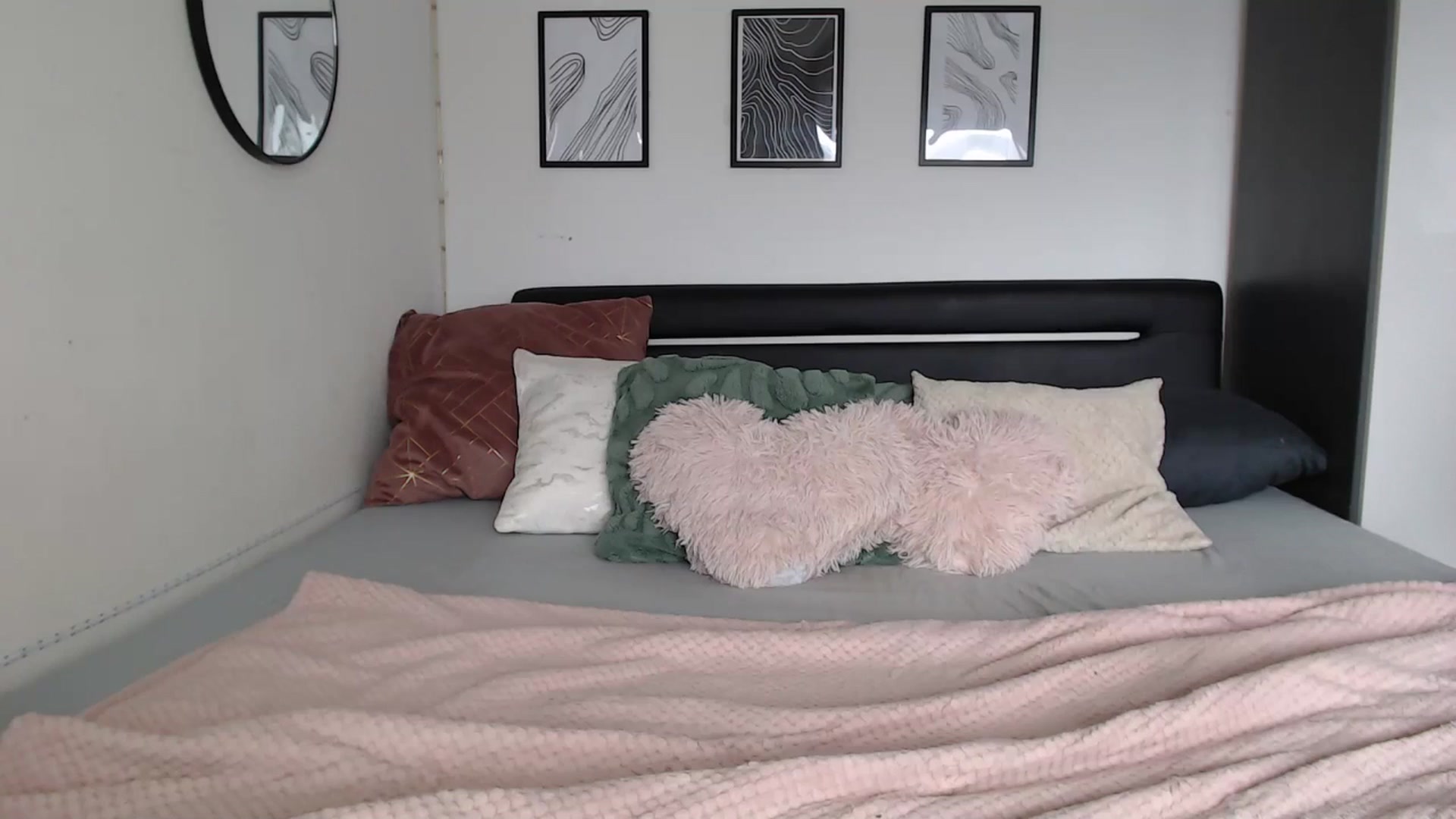 Gallery image thumbnail from Isabella_baby's myfreecams stream on, 08/21/2025, 15:36 image 1 of 20