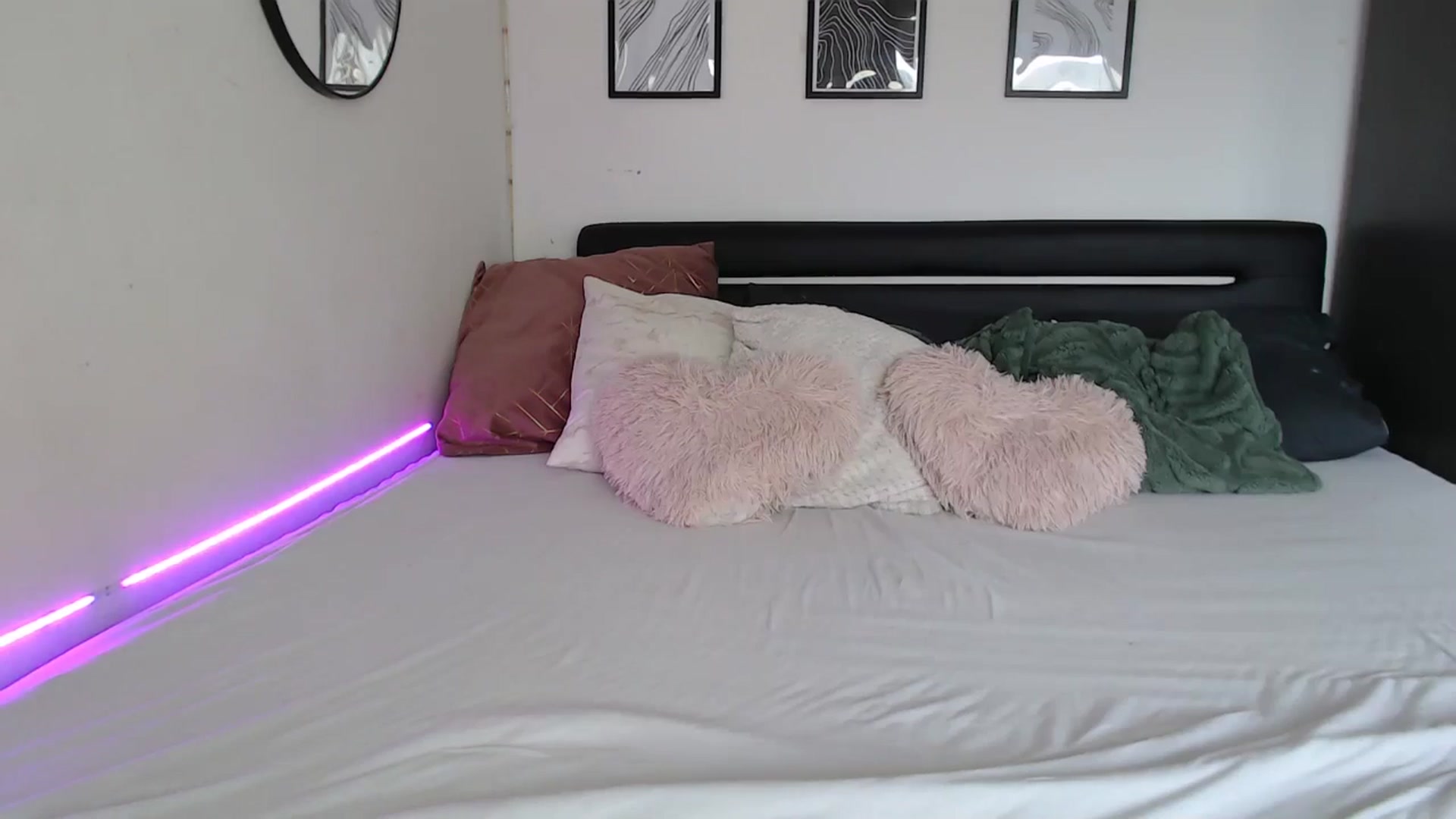 Gallery image thumbnail from Isabella_baby's myfreecams stream on, 08/27/2025, 14:52 image 2 of 20