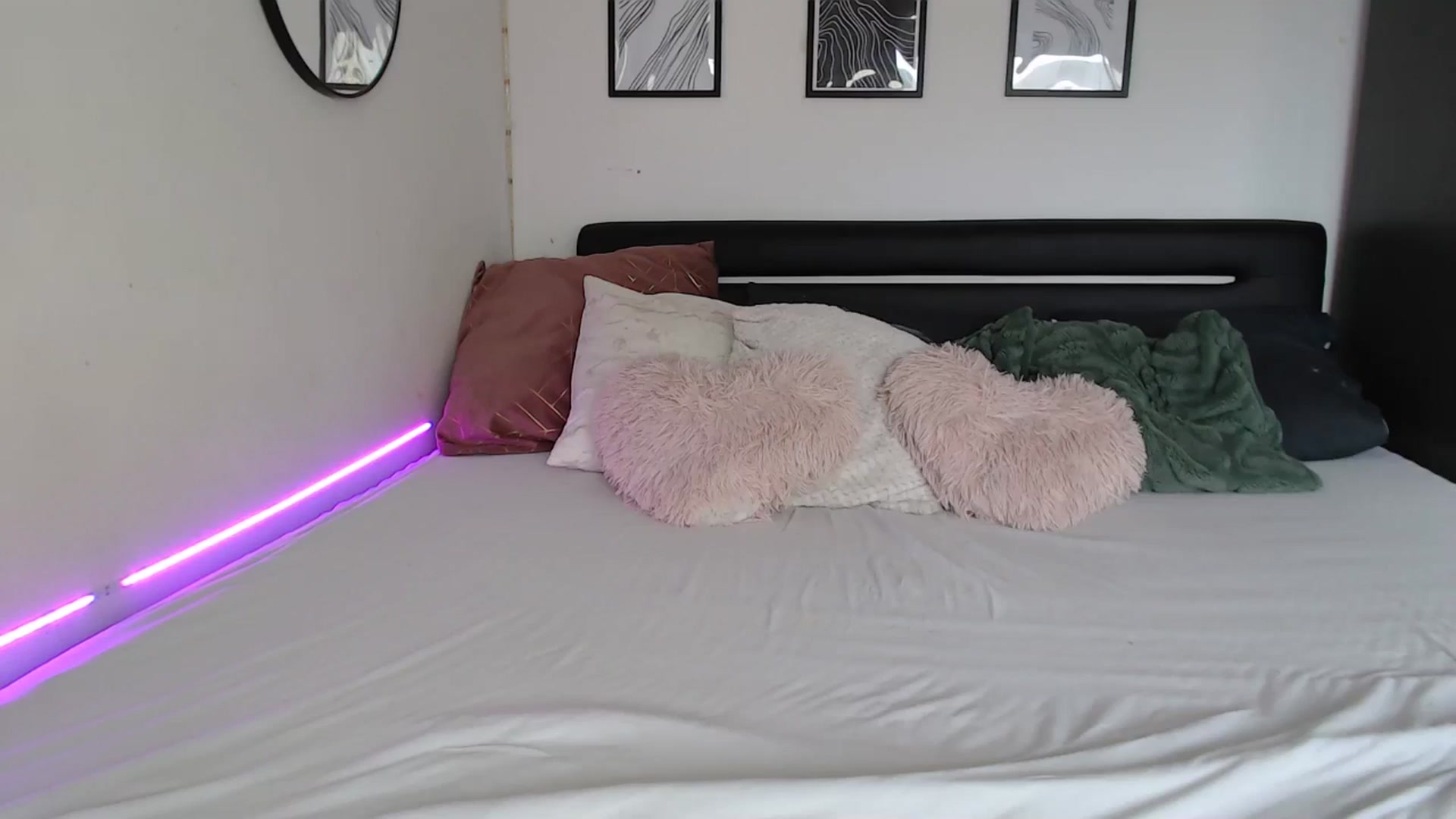 Gallery image thumbnail from Isabella_baby's myfreecams stream on, 08/27/2025, 14:52 image 5 of 20