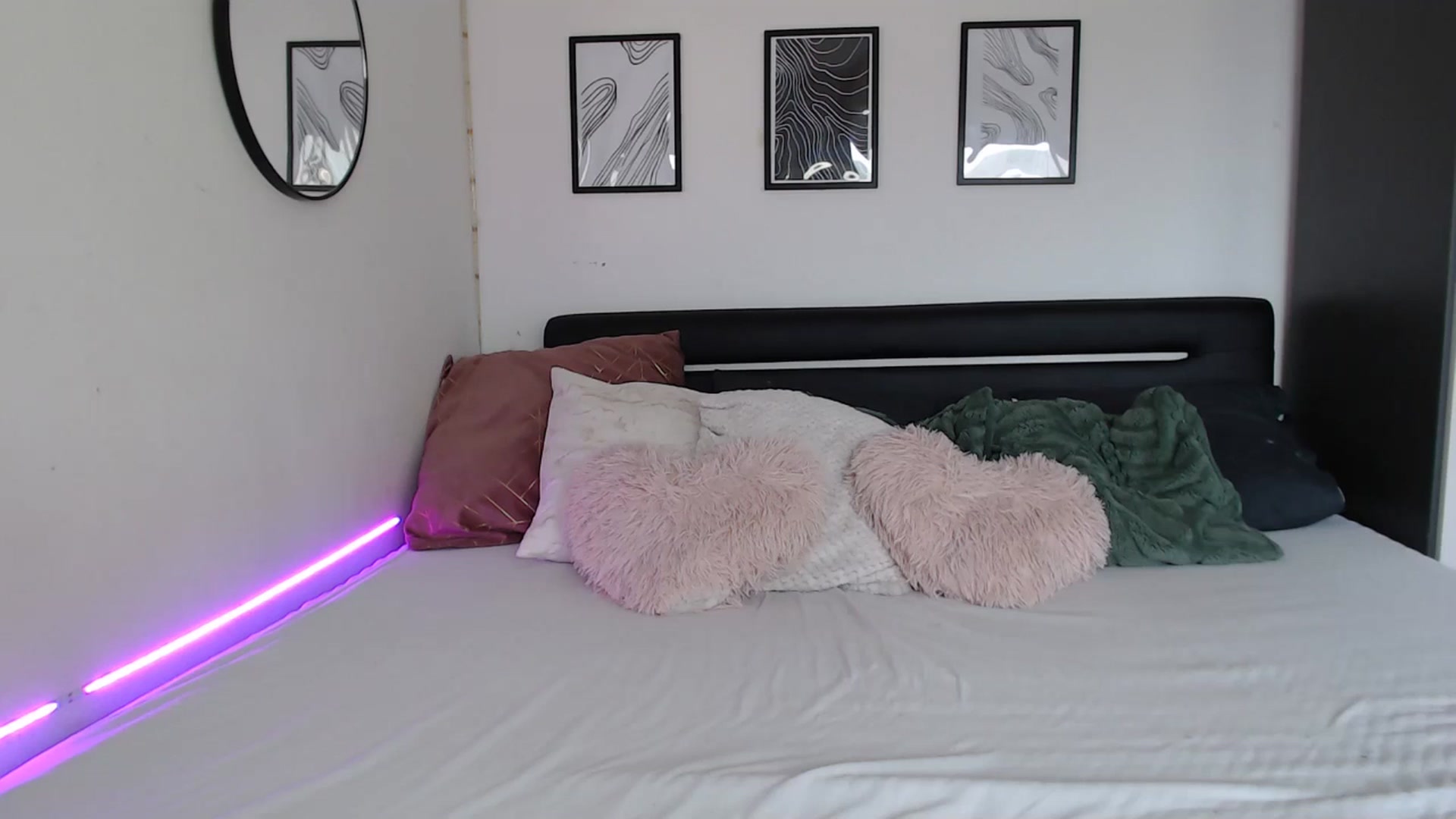 Gallery image thumbnail from Isabella_baby's myfreecams stream on, 08/27/2025, 15:19 image 7 of 20